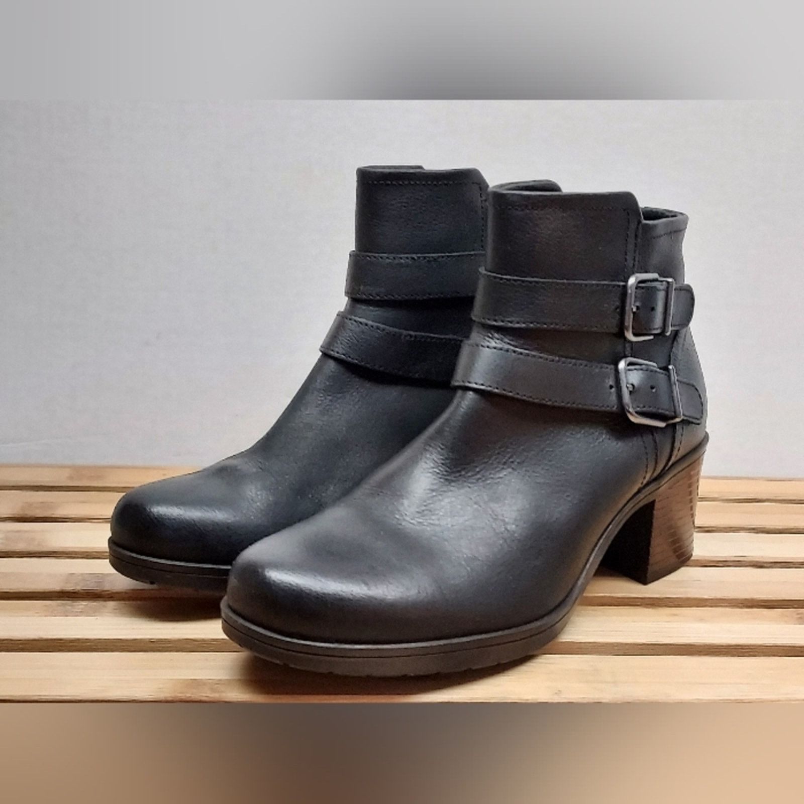 Clarks Clarks Womens | Black | Hollis Buckle Ankle Boots Size 9.5 Size US 9.5 / IT 39.5 - 2 Thumbnail