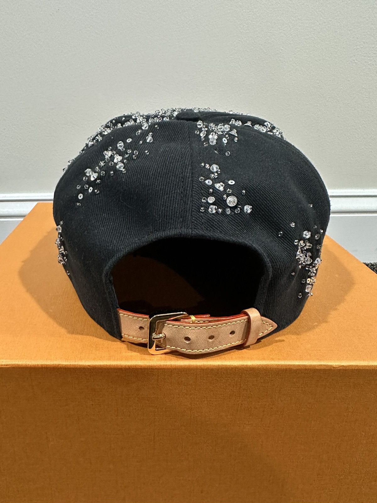 Louis Vuitton Louis Vuitton x Virgil Crystal Black / Yellow Script Hat Size ONE SIZE - 3 Thumbnail