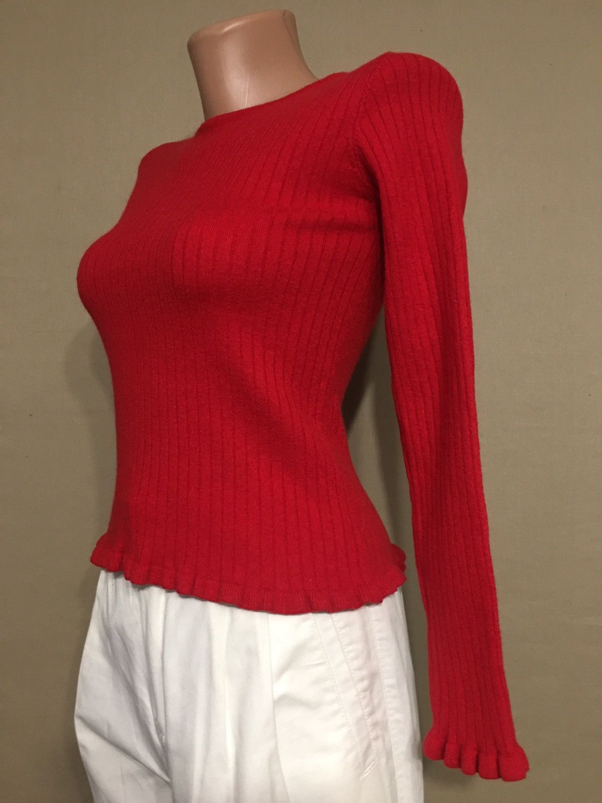 Valentino × Vintage Vintage Valentino Ruffled Ribbed Red Wool Sweater Size XS / US 0-2 / IT 36-38 - 4 Thumbnail