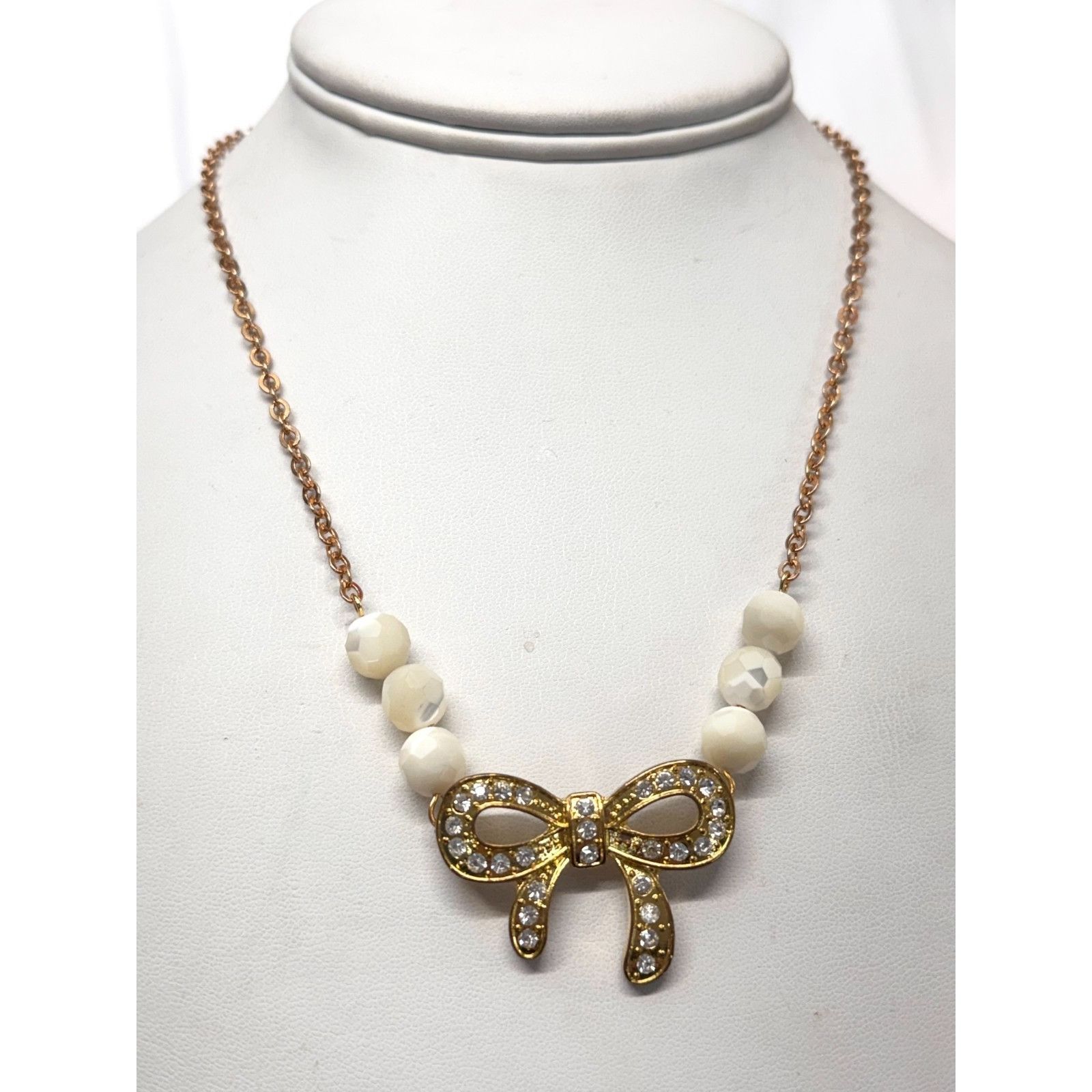 Vintage Vintage rhinestone bow white semi precious bead necklace Size ONE SIZE - 3 Thumbnail