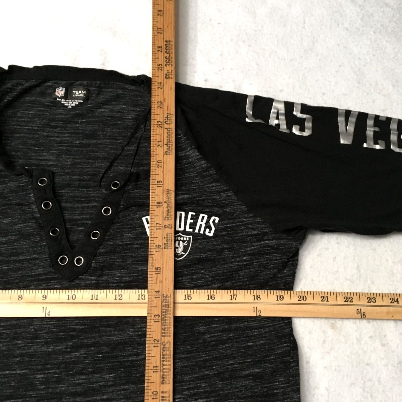 NFL NFL Team Apparel Womens 2XL Short Sleeve V-Neck Athletic Raiders Las Vegas Shirt Size 40" / US 18 - 6 Thumbnail