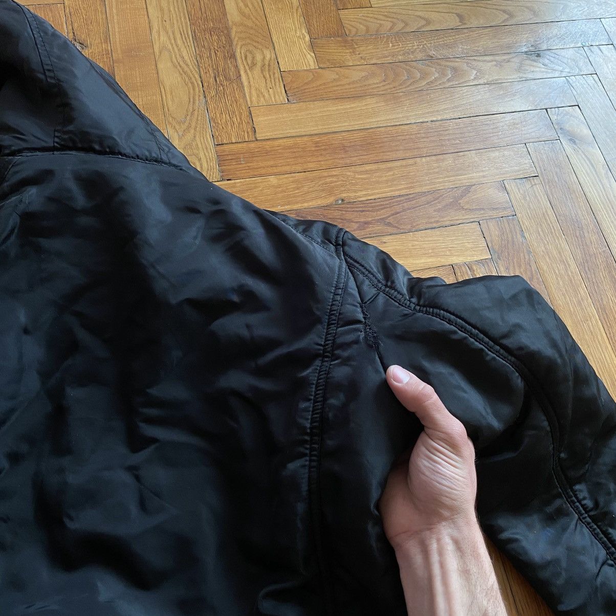 Le Grande Bleu (L.G.B.) Vintage Black Fur Hood Cropped Alaska Bomber Jacket Y2K Size US S / EU 44-46 / 1 - 11 Thumbnail