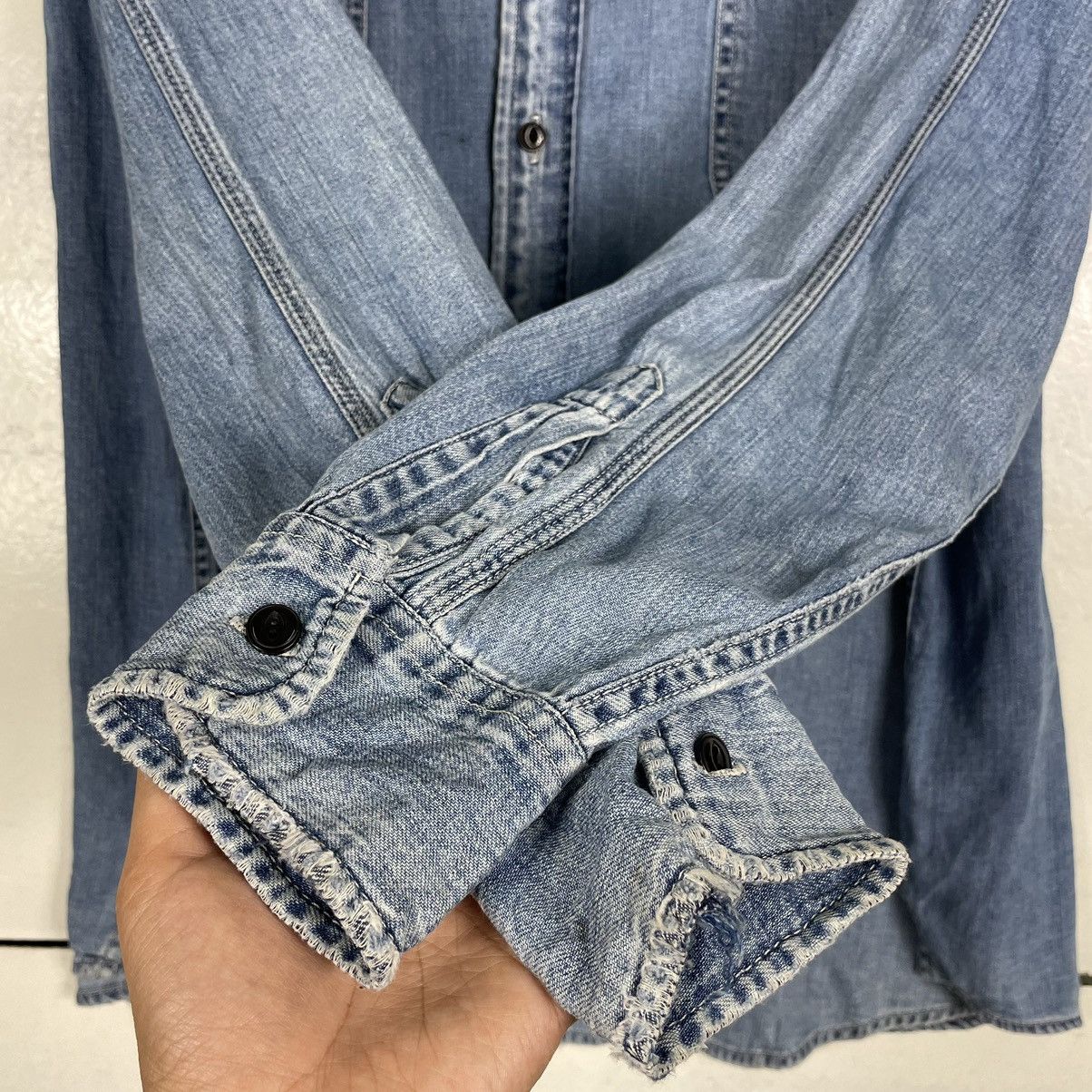 Levi's Vintage Clothing × The Workers Club 💥90s LEVIS WORKER CHAMBRAY DENIM BUTTON SHIRT Size US L / EU 52-54 / 3 - 7 Thumbnail