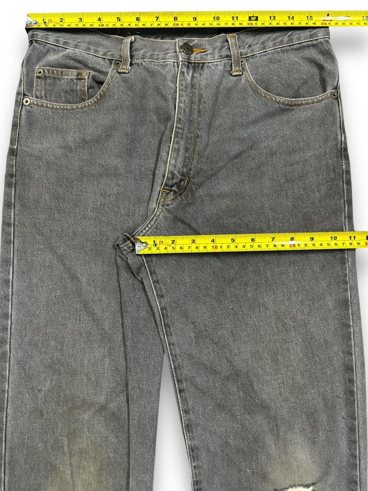 Uniqlo Vintage 90s Uniqlo Dirty Faded Loose Taper Ripped Jeans Size US 32 / EU 48 - 16 Thumbnail