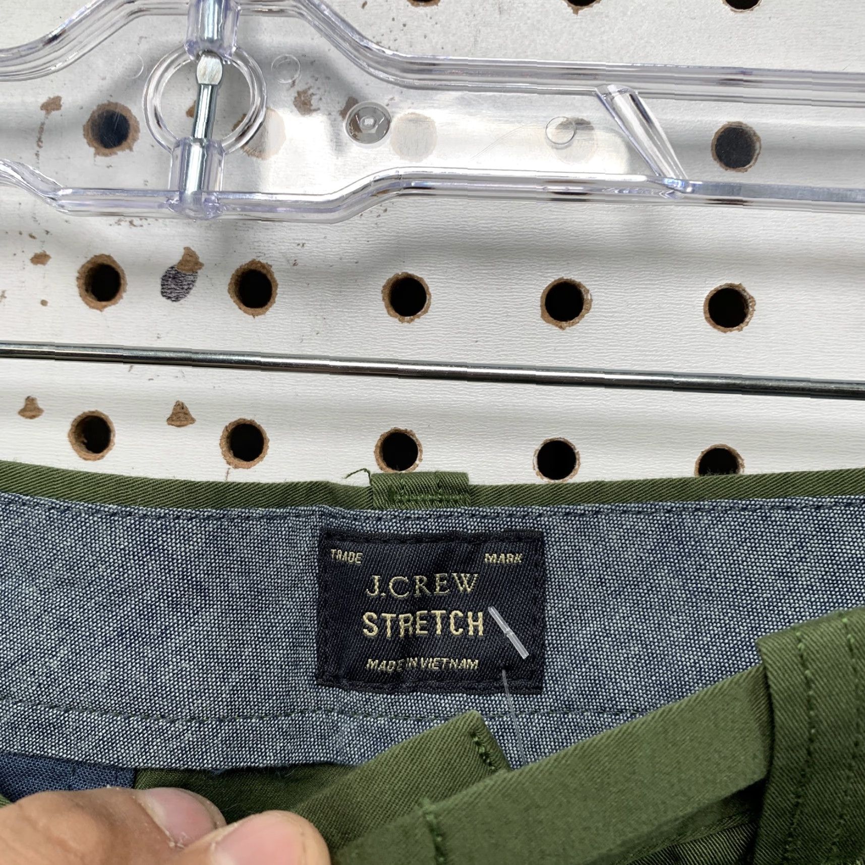 J.Crew VINTAGE? No. J.CREW Stretch Military Chino Shorts Men 36 Green Slim Fit 36x10 Army-Theme Casual Cotton Inseam 10" Men Size US 36 / EU 52 - 4 Thumbnail