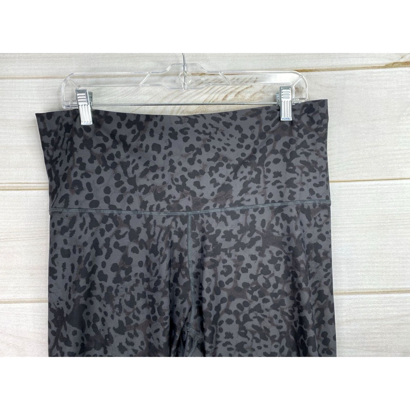 Old Navy Old Navy Active Powersoft Leggings Gray Black Cheetah Animal Print High Rise Gym Size 40" / US 18 - 2 Thumbnail