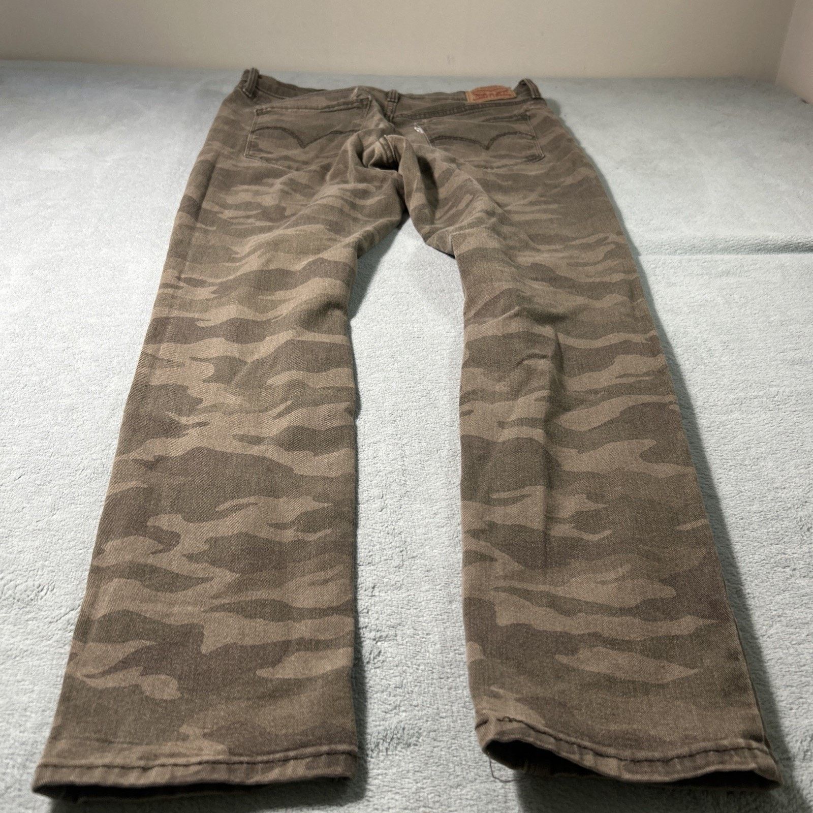 Levi's Levis Slim Straight Woodland Camo Jeans Women 32x28 Skinny Size 28" / US 6 / IT 42 - 2 Thumbnail