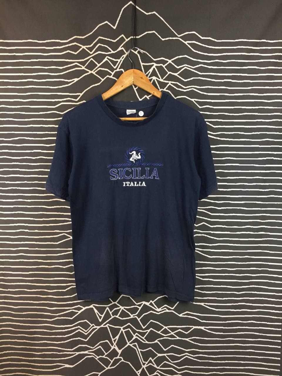 Vintage Vtg Sicilia Italia Embroidered Trinacria Logo Souvenir Tee Size US S / EU 44-46 / 1 - 2 Thumbnail