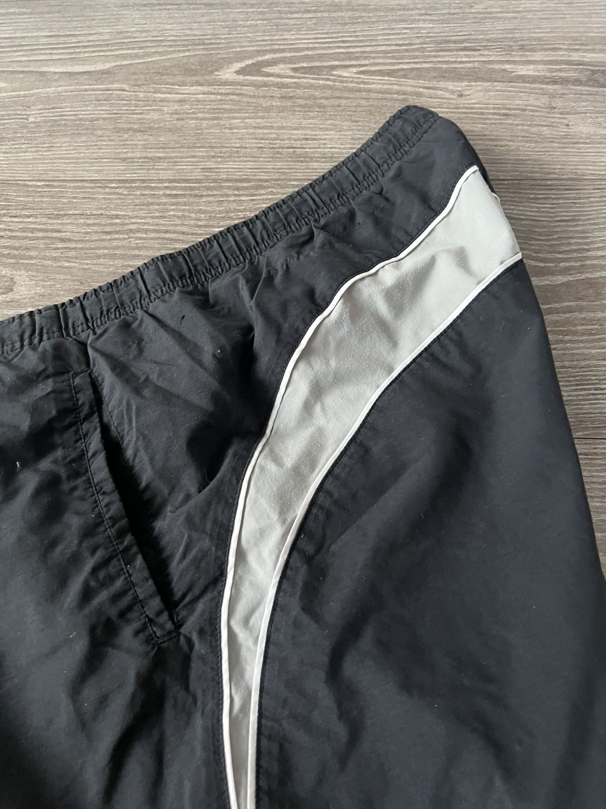 Nike × Vintage ‼️Vintage Nike Nylon Knited Swoosh Logo Shorts ‼️ Size US 36 / EU 52 - 15 Thumbnail