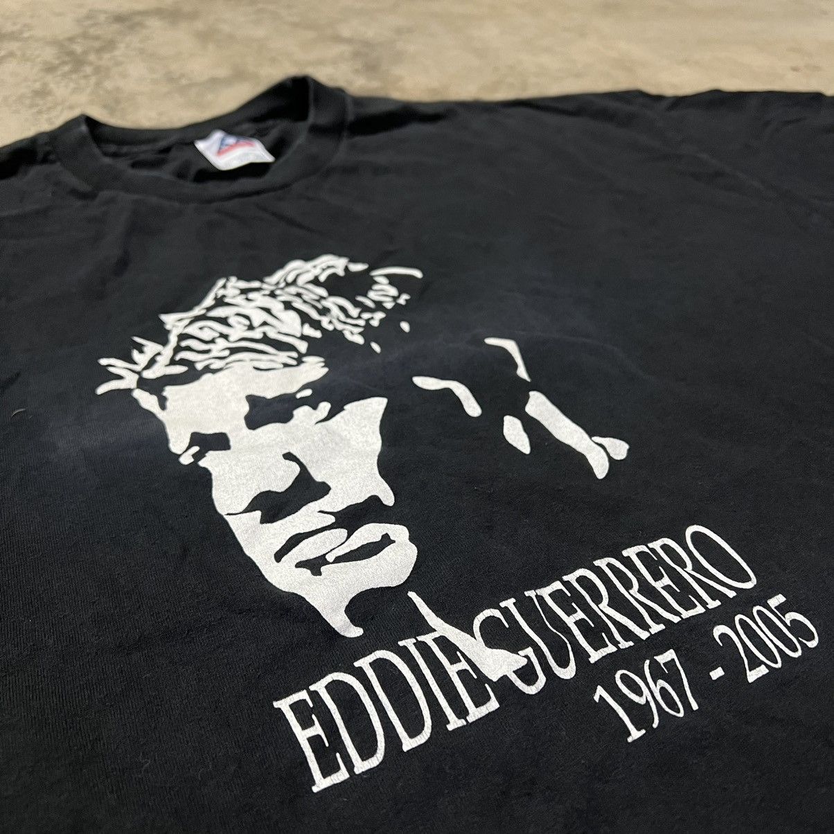 Vintage × WWE × WWF Vintage 2005 WWE Eddie Guerrero Viva LA Raza Memorial Shirt Size US XXL / EU 58 / 5 - 4 Thumbnail