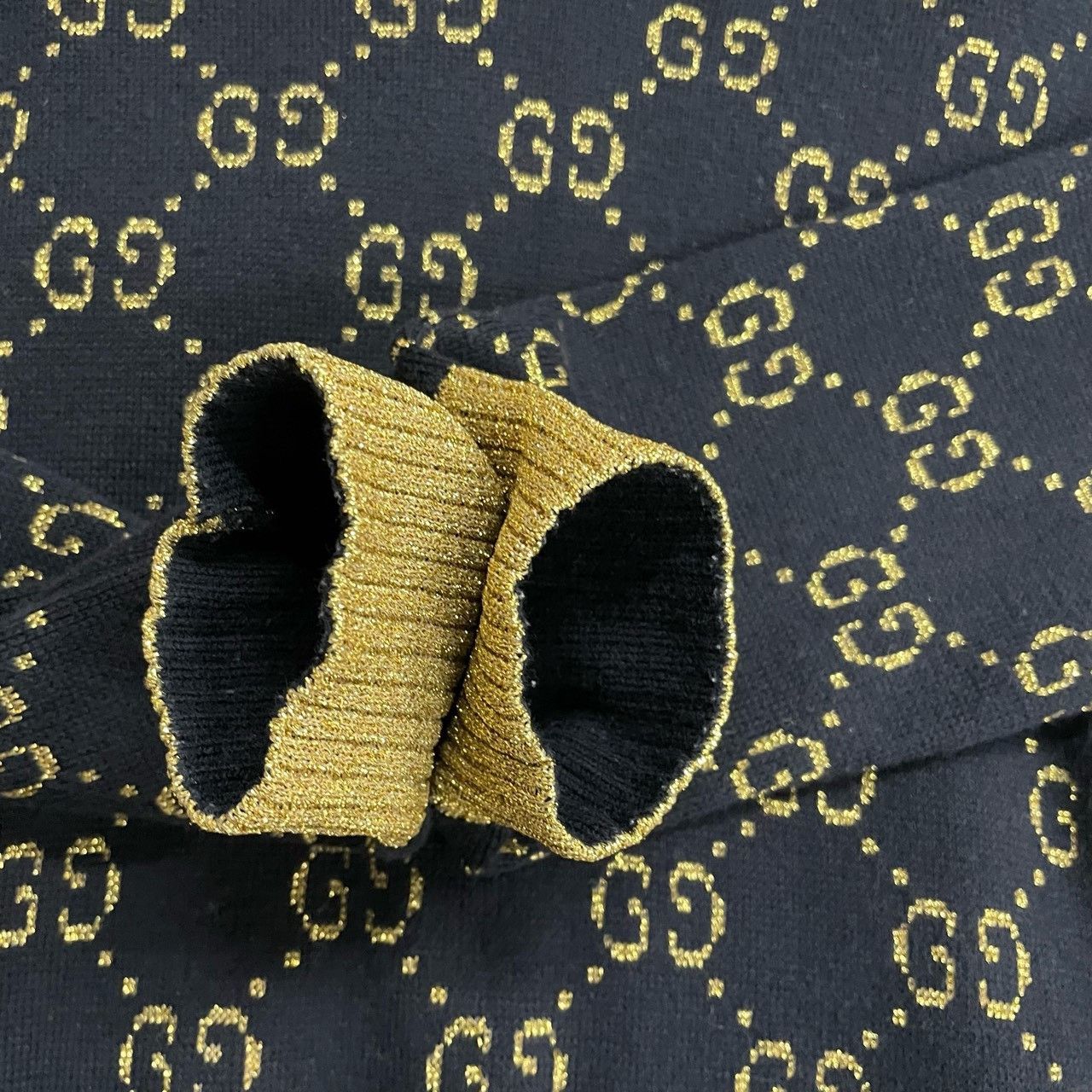 Gucci Gucci Black and gold full-print cardigan sweater 2501-Nexta Size US XS / EU 42 / 0 - 6 Thumbnail