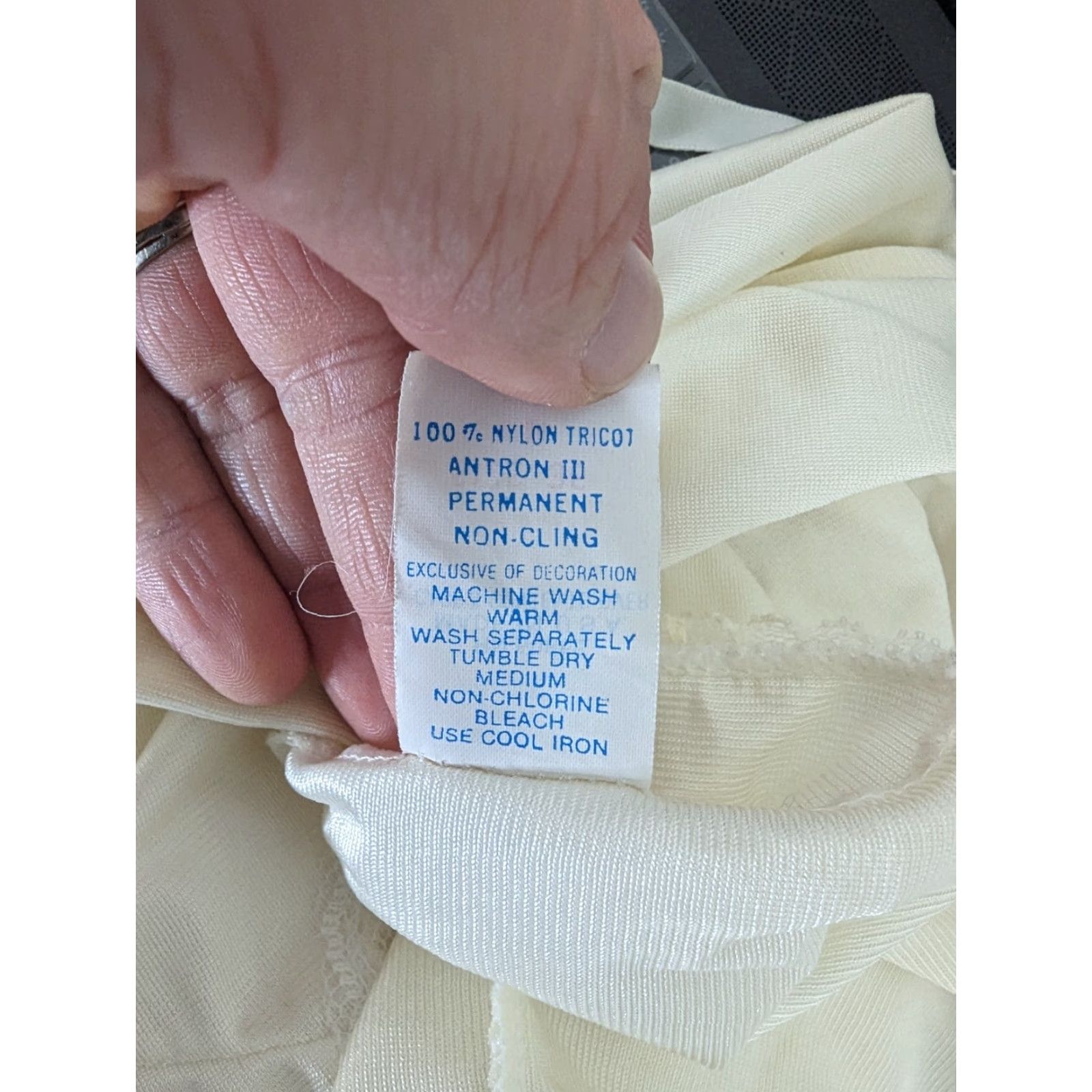 Vintage VINTAGE Delicates Slip Dress Nightgown Womens Medium White Satin Polyester Floral 36 D3S Size M / US 6-8 / IT 42-44 - 5 Thumbnail
