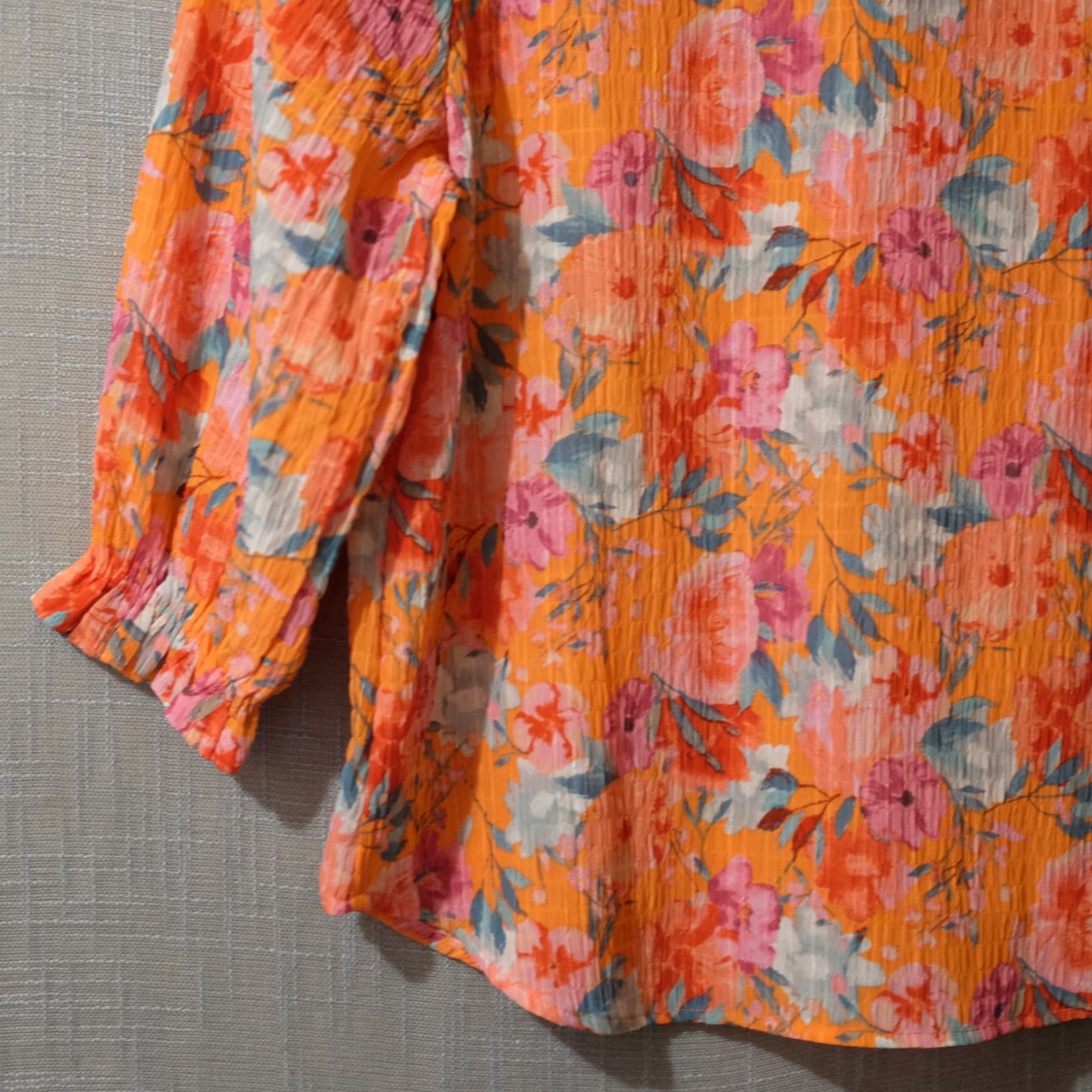 Vintage Counterparts Orange Floral Blouse 3/4 Sleeve Sheer Crinkle V-Neck Womens S Blouse Size S / US 4 / IT 40 - 7 Thumbnail