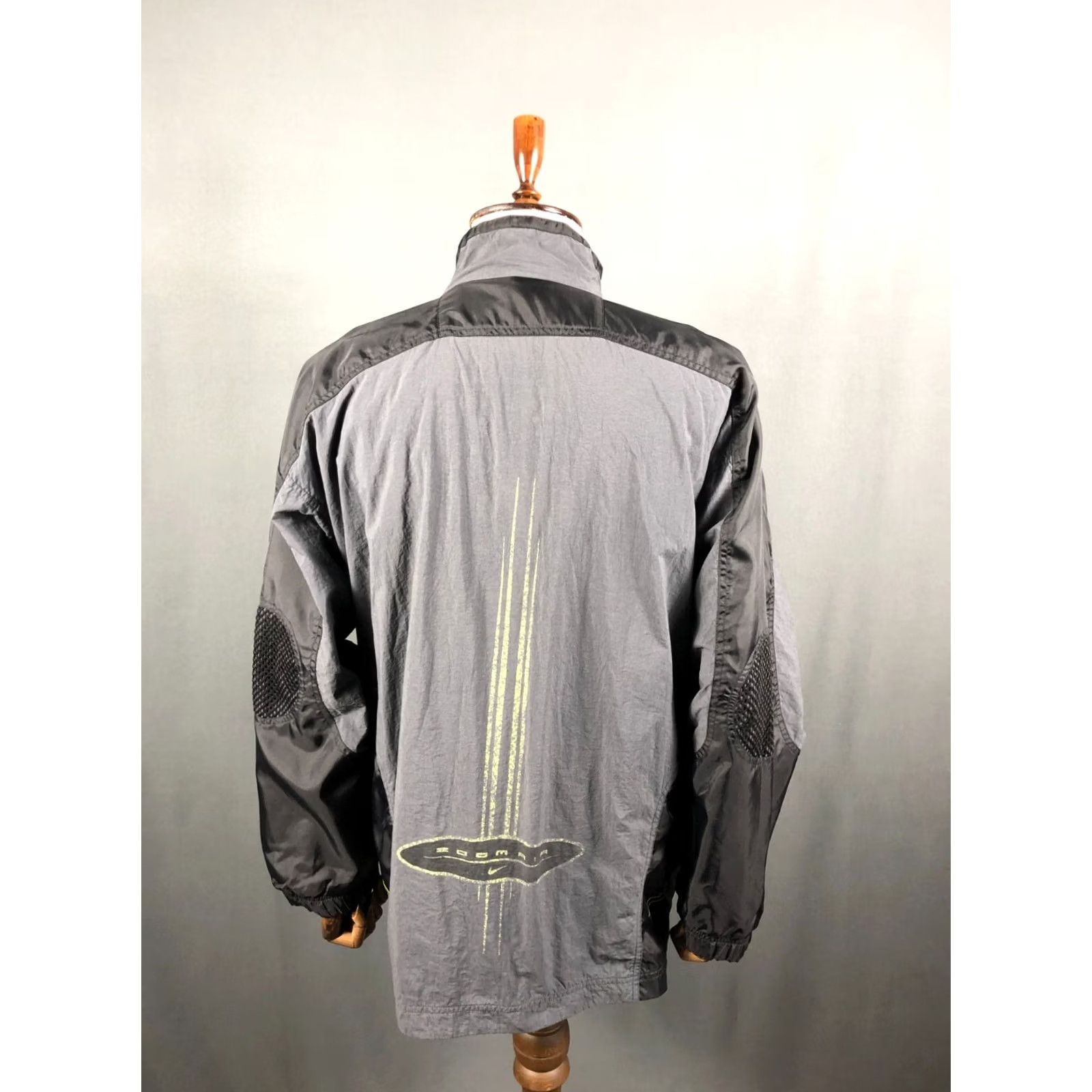 Nike VINTAGE Nike Zoom Air Windbreaker Jacket Nylon Dark Gray Men Size L Size US L / EU 52-54 / 3 - 3 Thumbnail