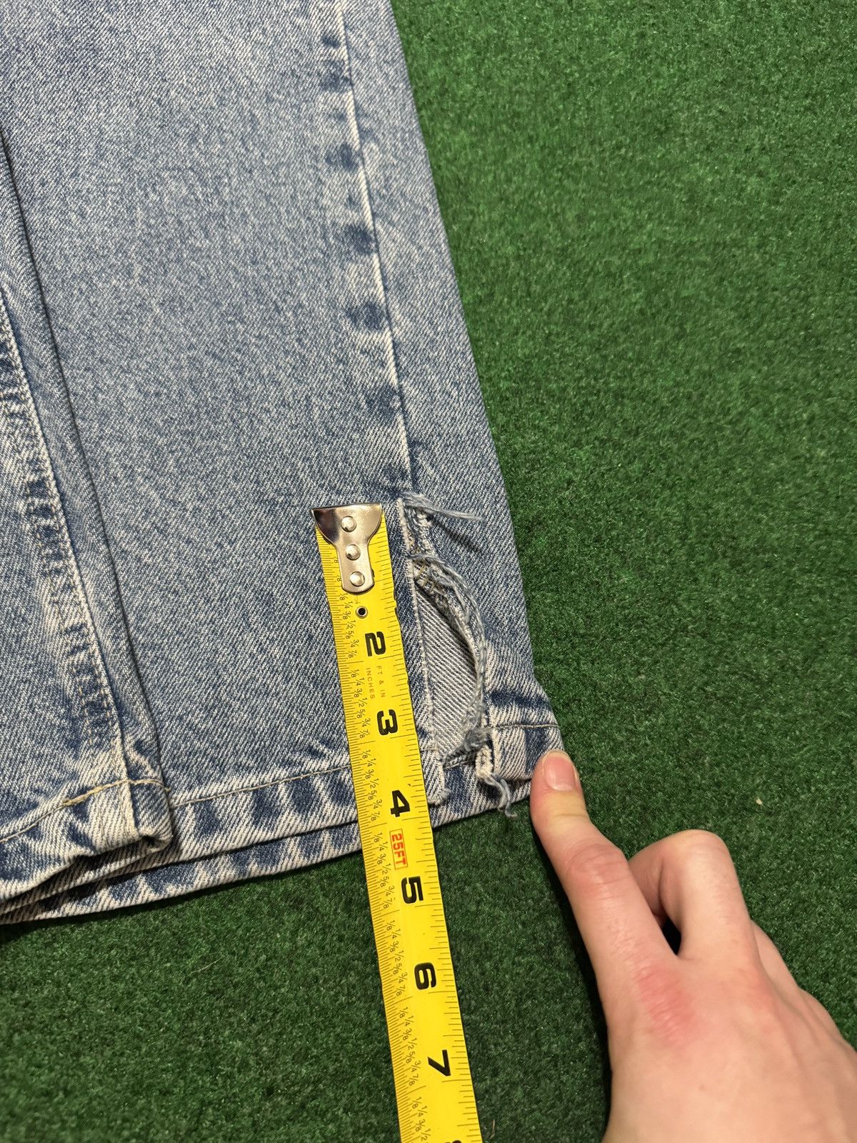 Tommy Hilfiger Vintage Tommy Hilfiger Relaxed Light Wash 40x30 Y2K Jeans Size 42" / US 20 - 15 Thumbnail