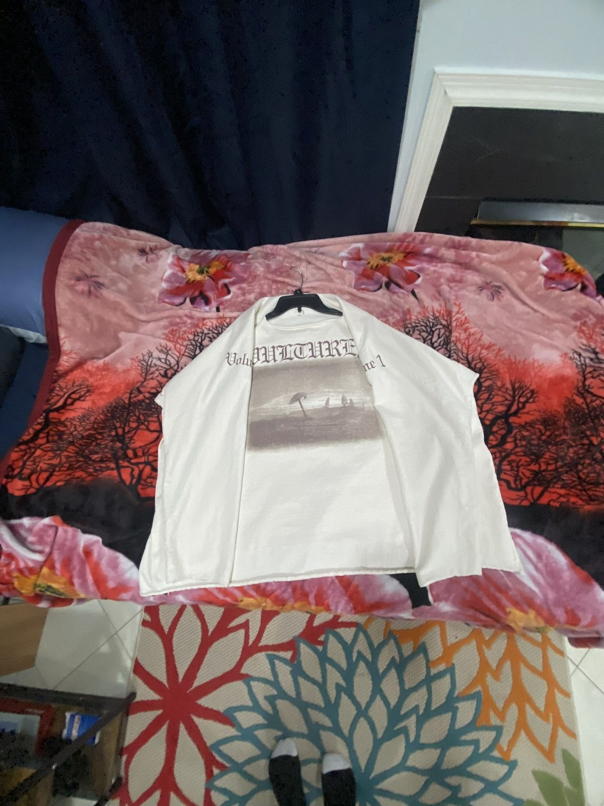 Yeezy Yeezy YZY Vultures Vol. 1 Long Sleeve Shirt White Size 3 Size US L / EU 52-54 / 3 - 2 Thumbnail