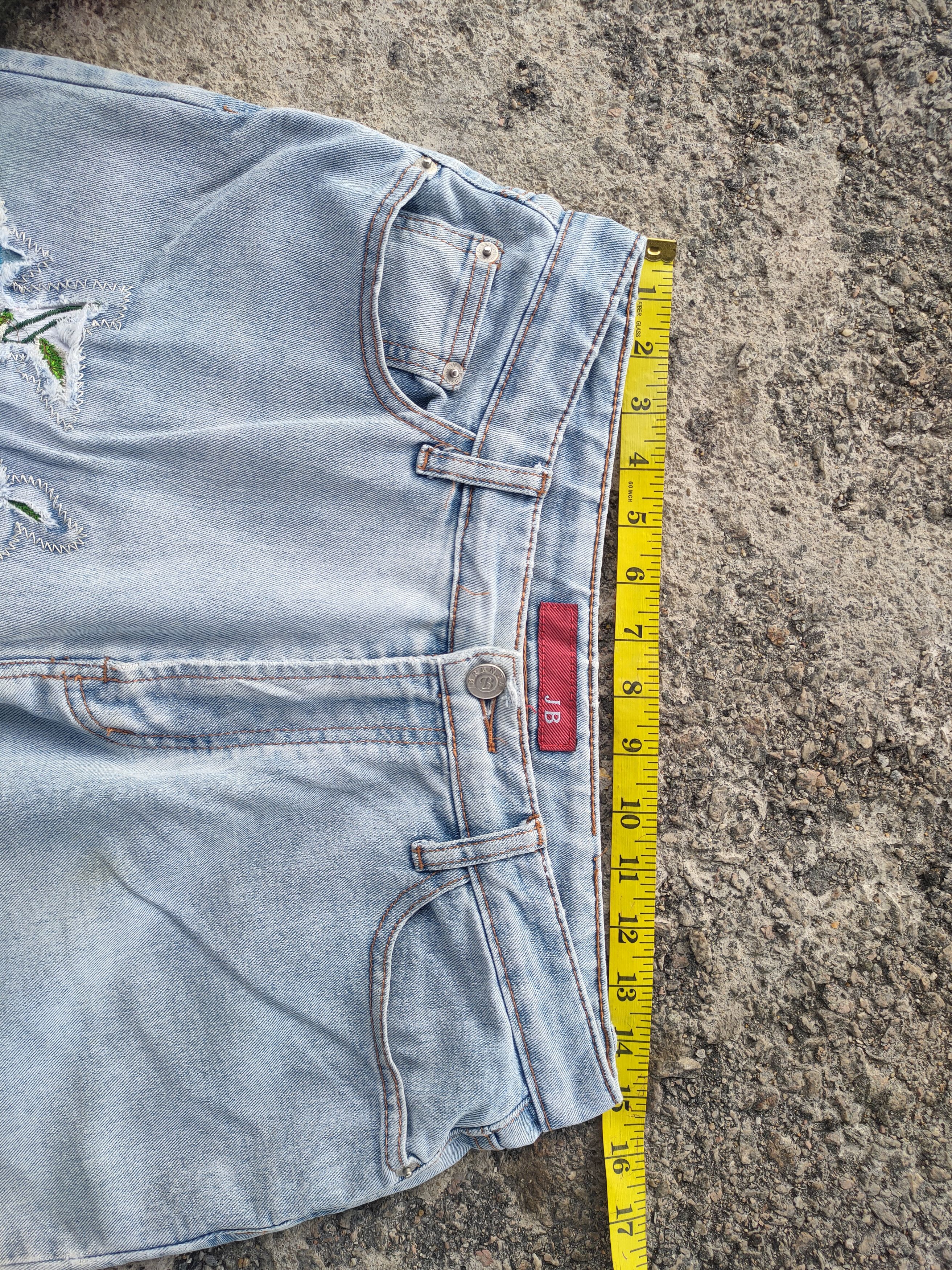 Japanese Brand FLARE VINTAGE JAPANESE EMBROIDERED FLOWER JEANS DENIM PANTS Size US 30 / EU 46 - 7 Thumbnail