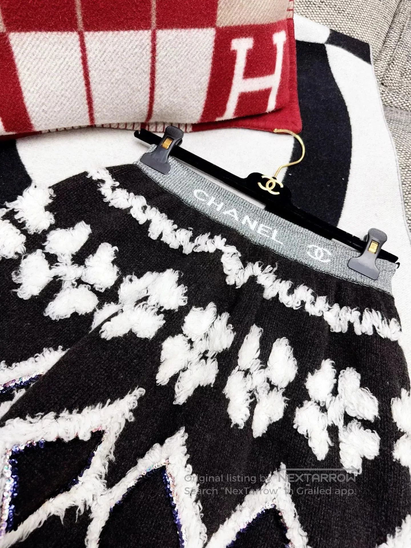 Chanel Chanel Black and White Knit Skirt. Size 24" / US 00 / IT 34 - 2 Thumbnail