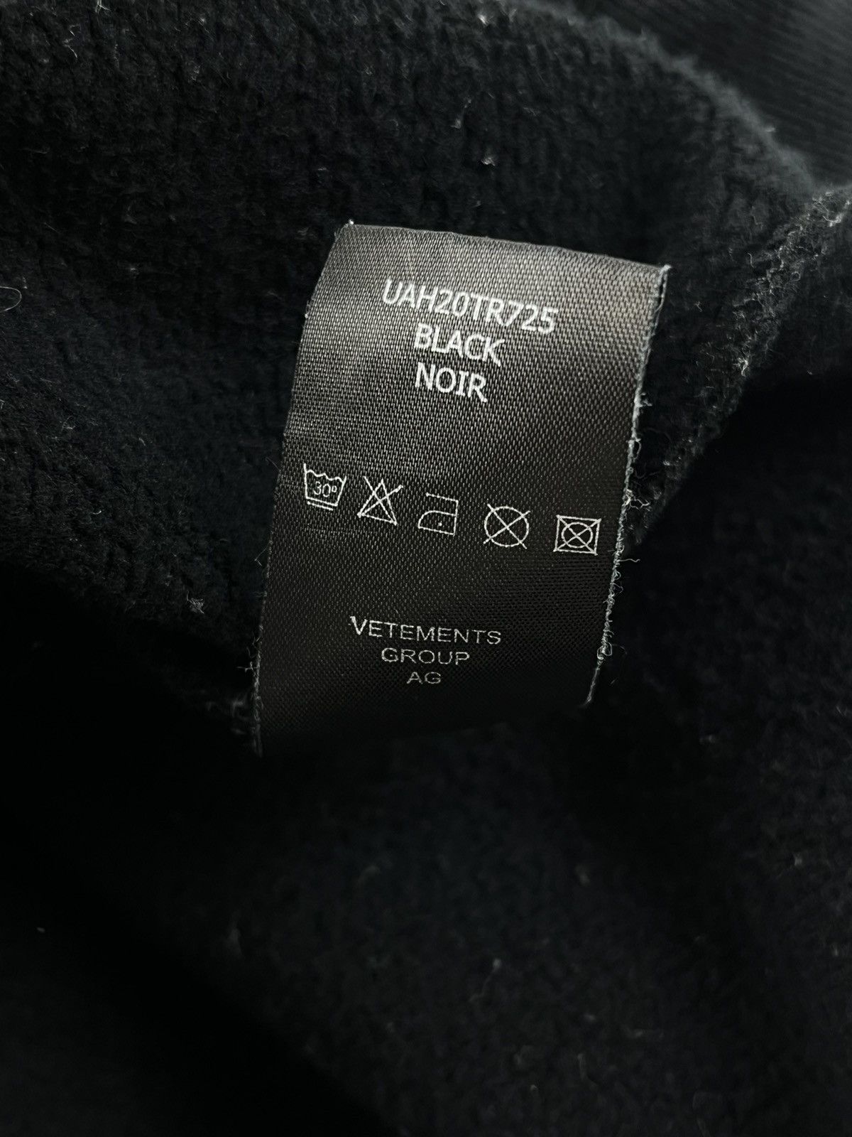 Vetements AW19 Vetements Translation Side Tag Logo Hoodie Black Size US XS / EU 42 / 0 - 10 Thumbnail