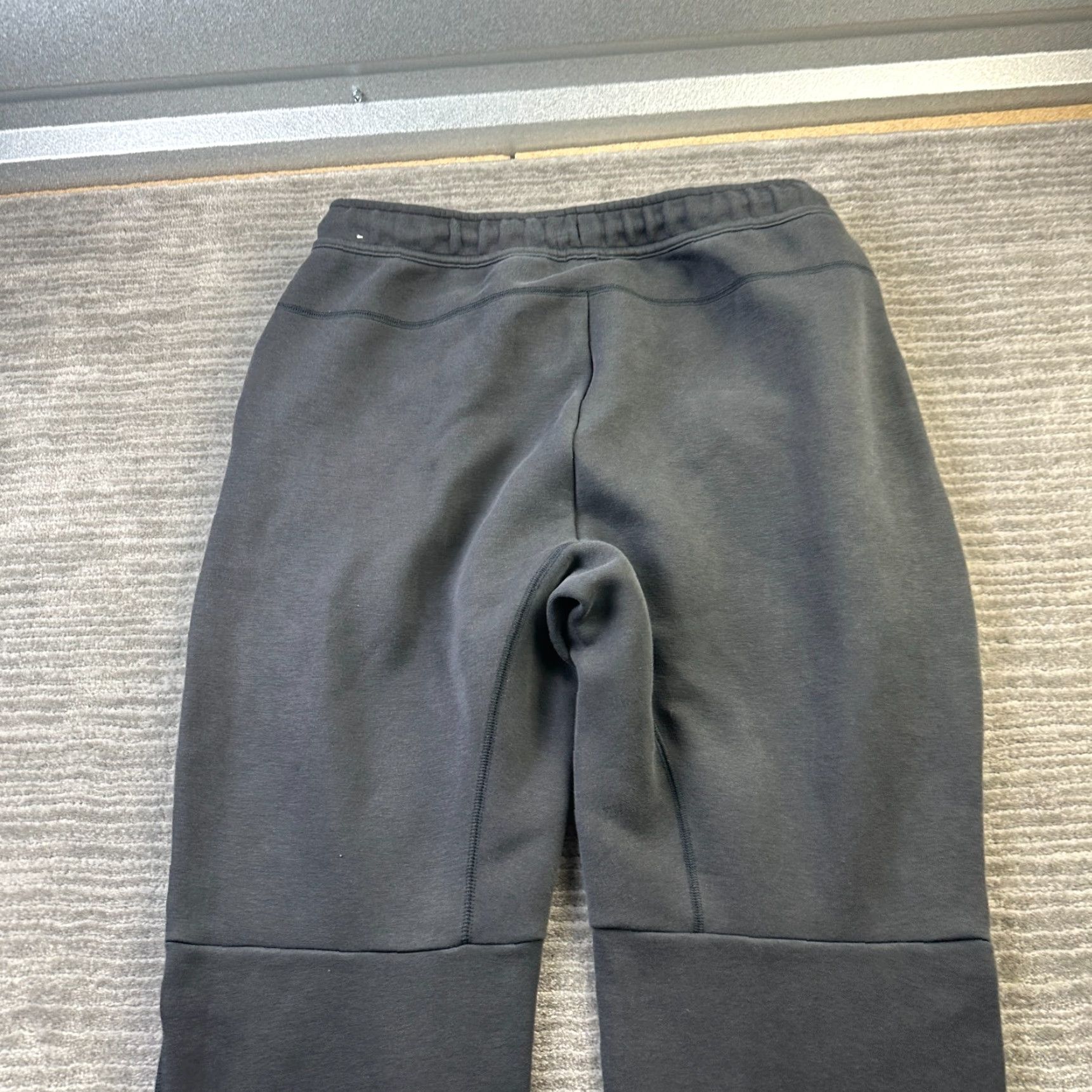 Nike Nike Tech Fleece Pants Mens Large Black Jogger Sweatpants Slim Tapered Pockets Adjustable Waist 32in Inseam 28in Size US 33 - 6 Thumbnail
