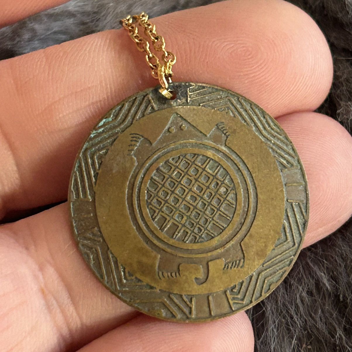 Vintage Vintage brass Egyptian revival turtle medallion necklace Size ONE SIZE - 1 Thumbnail