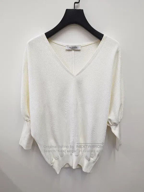 Valentino Valentino V-neck top Size S / US 4 / IT 40 - 1 Thumbnail
