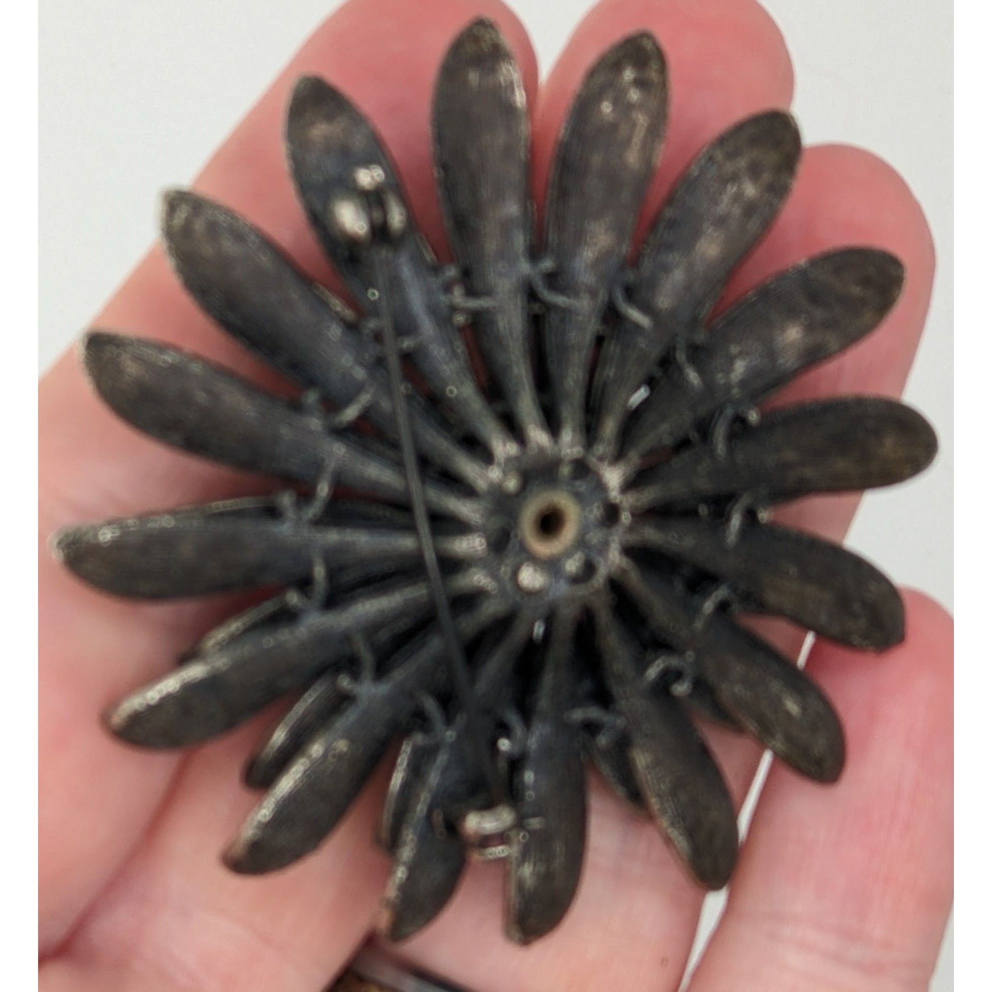 Other Vintage Cottagecore Black Metal Daisy Brooch With Rhinestone Size ONE SIZE - 5 Thumbnail