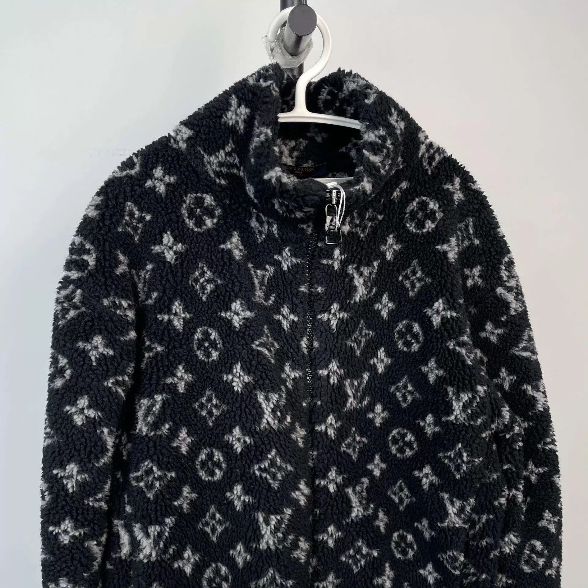 Louis Vuitton LV Shearling Allover Print Black XS Jacket 95 New Size US XS / EU 42 / 0 - 7 Thumbnail