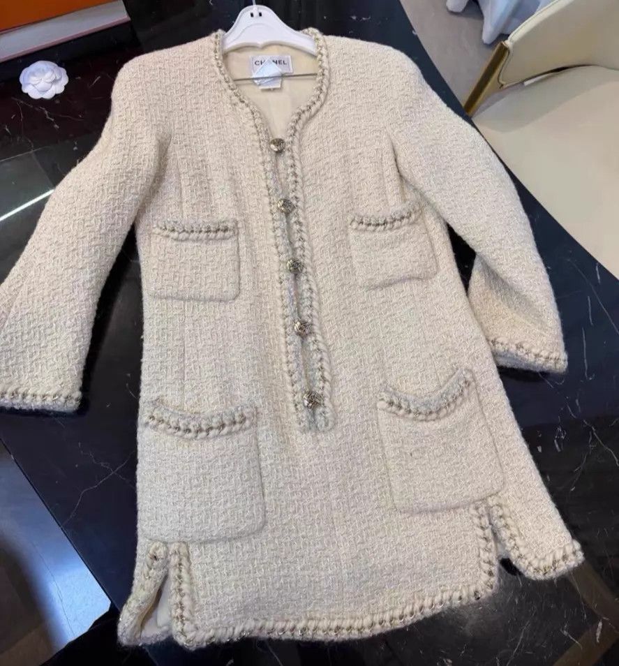Chanel Chanel Women's 40 Coat dresses Size M / US 6-8 / IT 42-44 - 1 Thumbnail