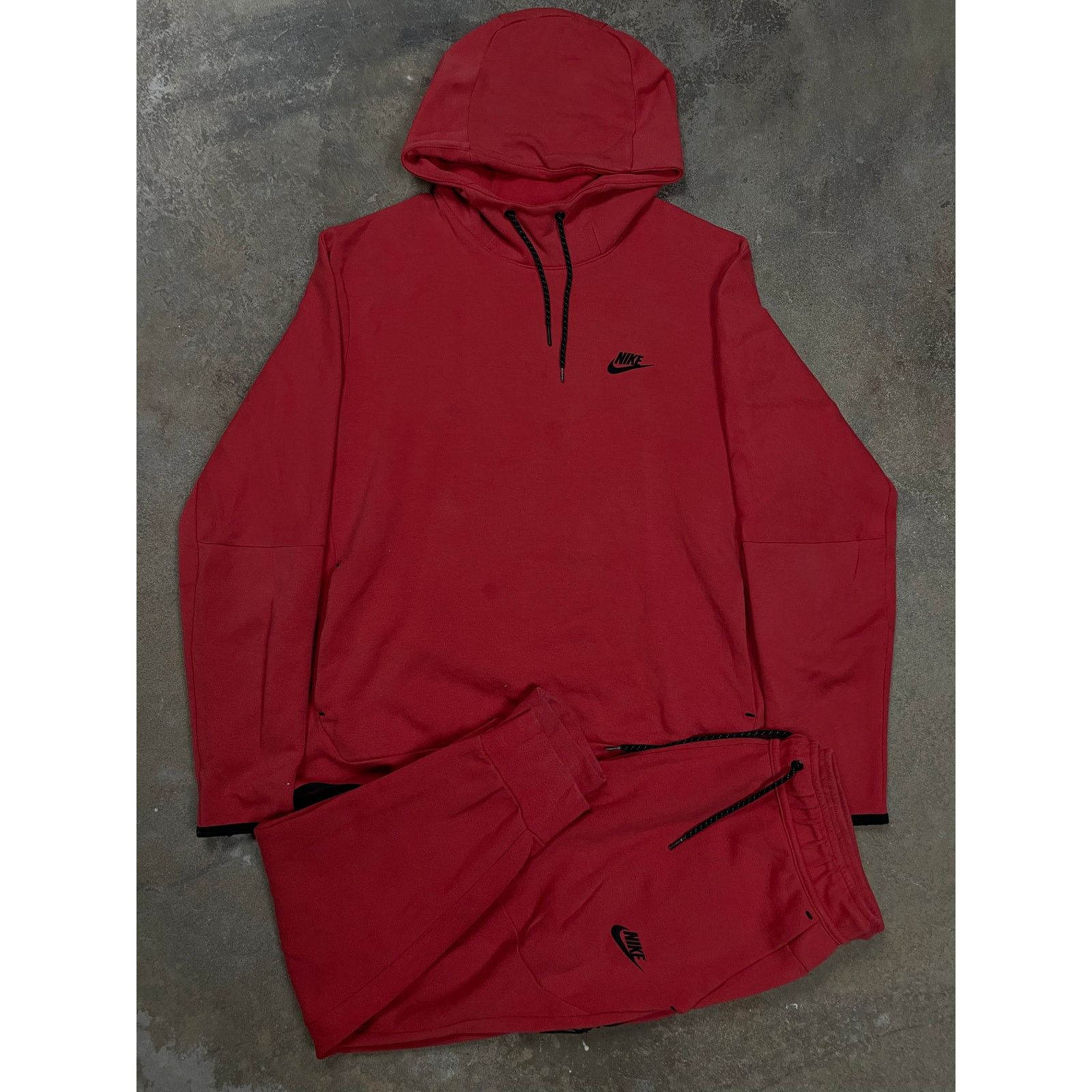 Nike Nike Tech Red Sweatsuit Used Large Size US L / EU 52-54 / 3 - 1 Thumbnail