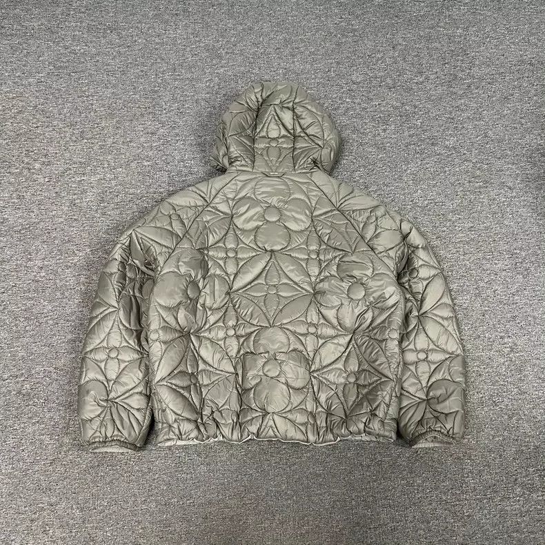 Louis Vuitton Louis Vuitton Grey three-flower double-sided cotton-padded Size US L / EU 52-54 / 3 - 2 Thumbnail