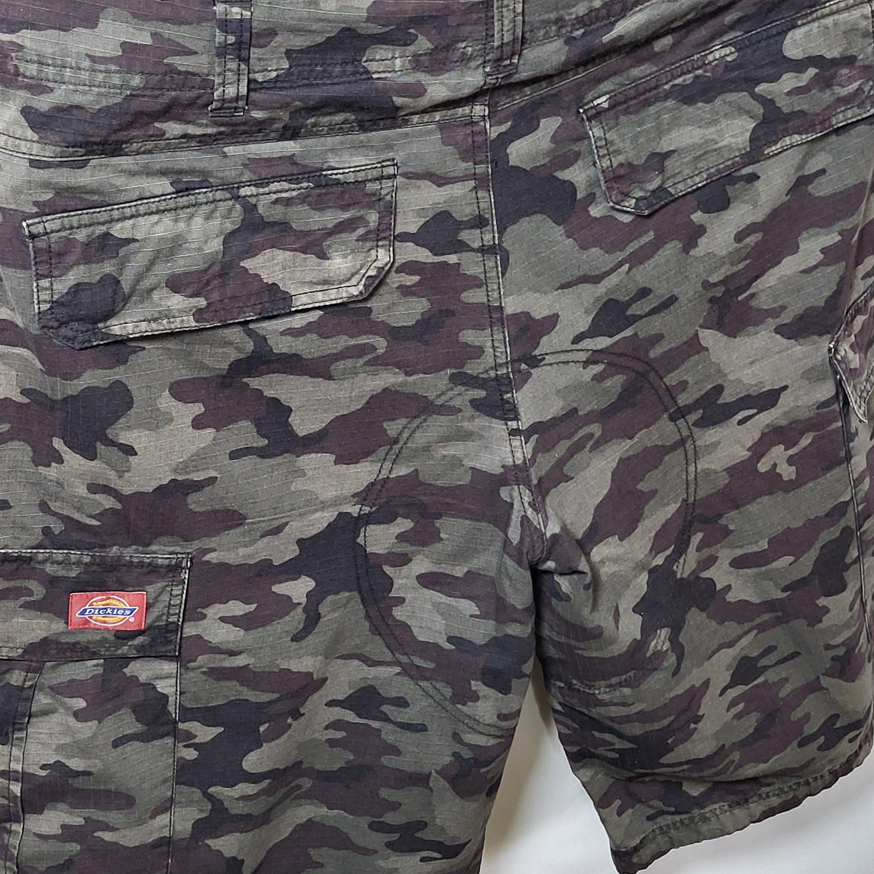 Dickies Dickies Camo Cargo Shorts size 34 Size US 34 / EU 50 - 7 Thumbnail