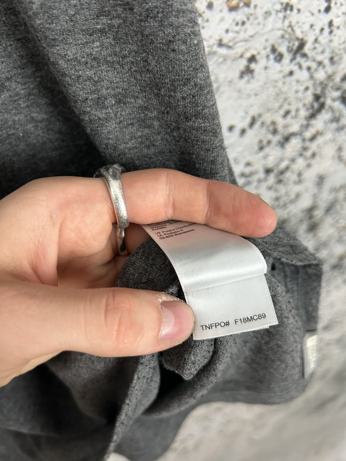 The North Face Vintage The North Face Grey Black Tee Outdoor Streetwear Size US L / EU 52-54 / 3 - 6 Thumbnail