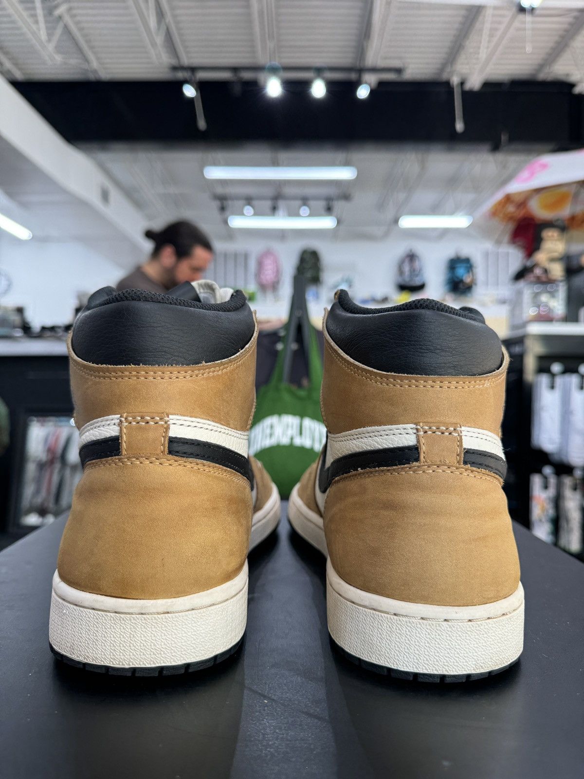 Jordan Brand × Nike Nike Air Jordan 1 ROTY “Rookie Of The Year” size 13 (2018) Size US 13 / EU 46 - 6 Thumbnail