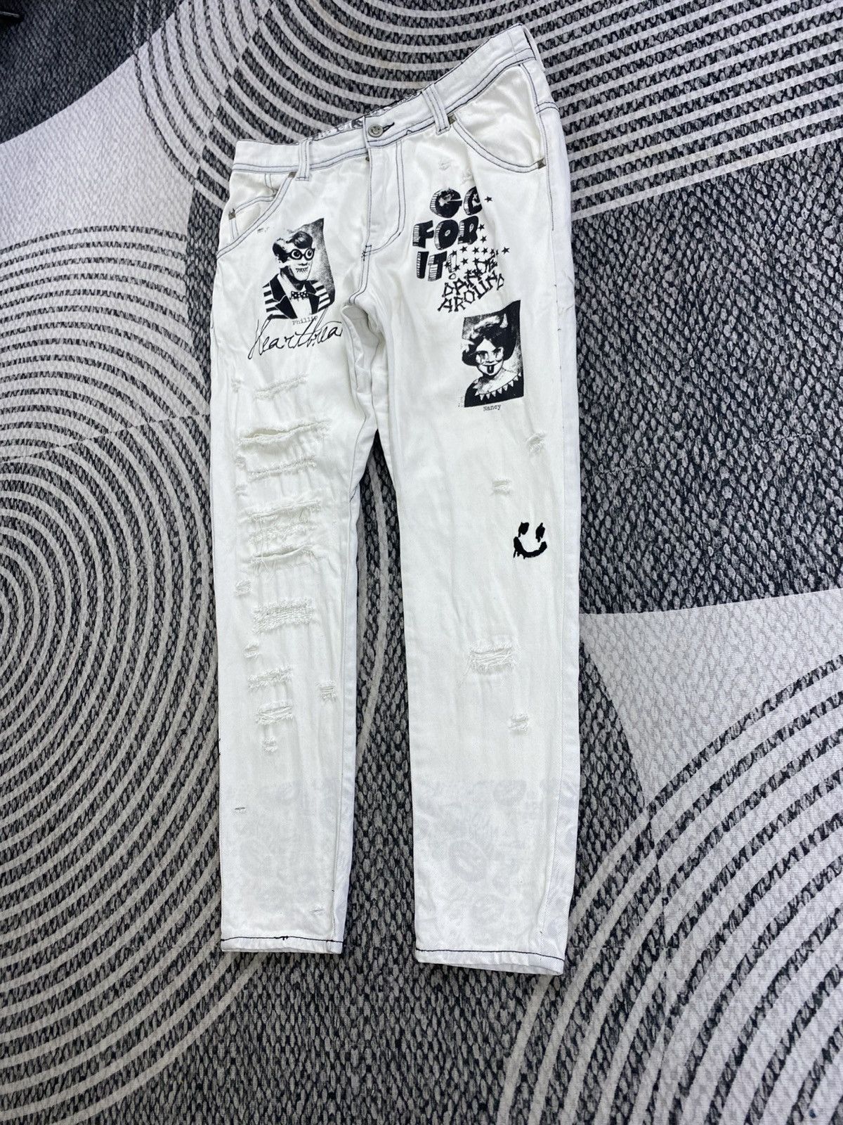 Worldwide Youth Vtg Worldwide Love Distressed Graphic Print Jeans Size US 31 - 4 Thumbnail