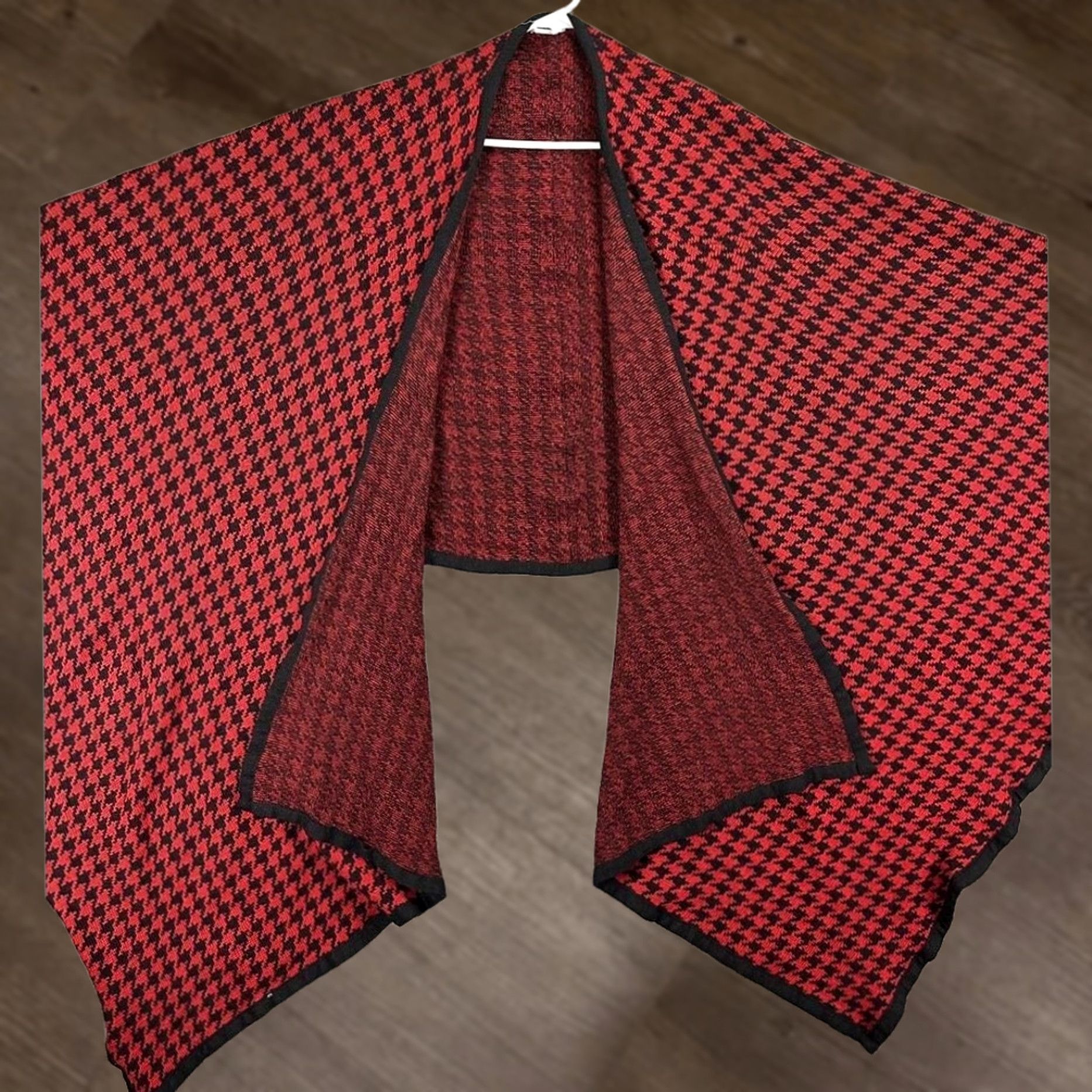 Vintage Bullocks Wilshire Houndstooth Shawl/Wrap Red Black Wool Blend Scarf Made in Italy Size M Women Mens Girls Boys 2024? Size ONE SIZE - 1 Thumbnail
