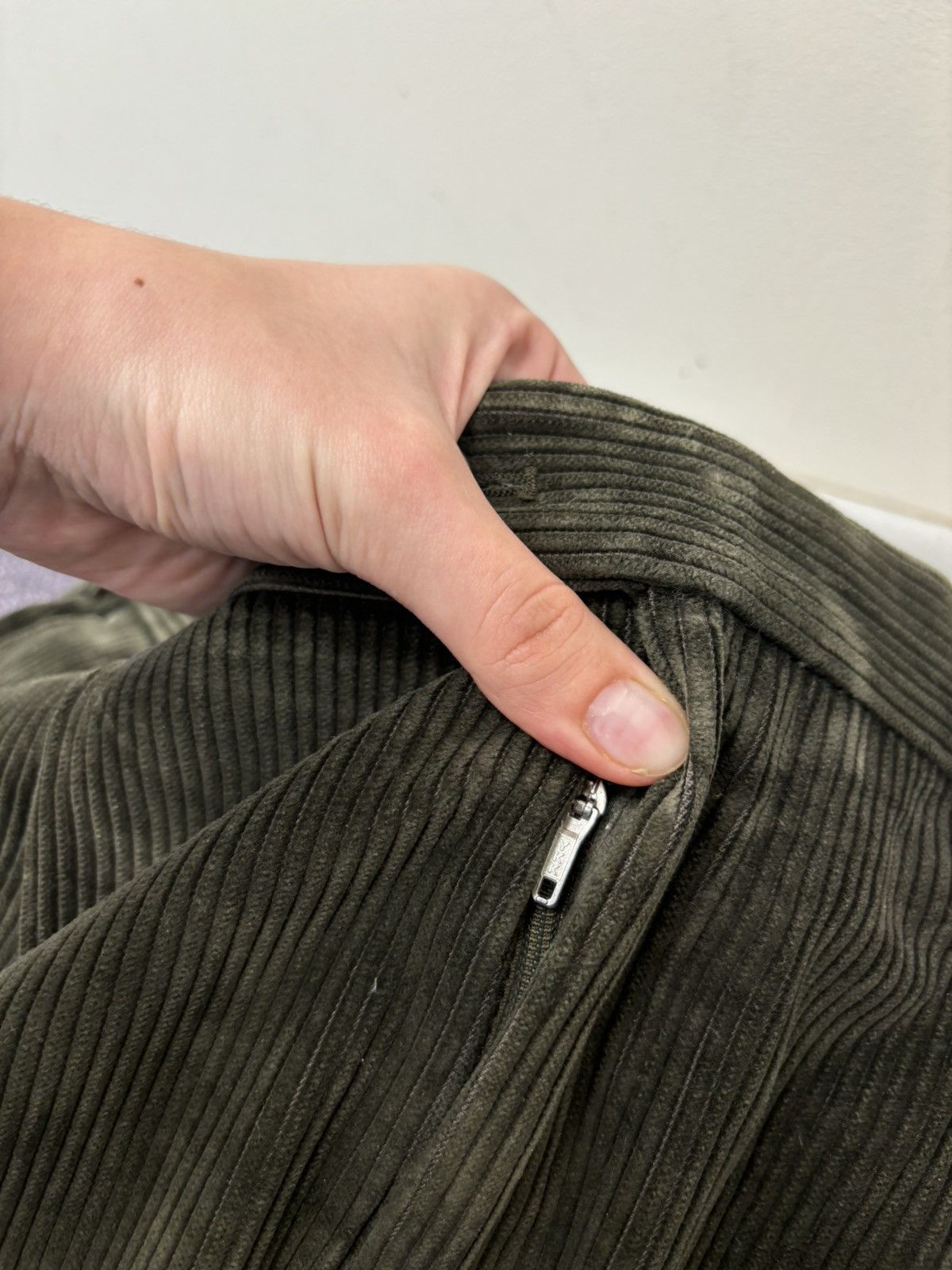 Balmain Vintage Balmain Velvet Corduroy Khaki Green Rare Baggy Pants Size US 38 / EU 54 - 11 Thumbnail