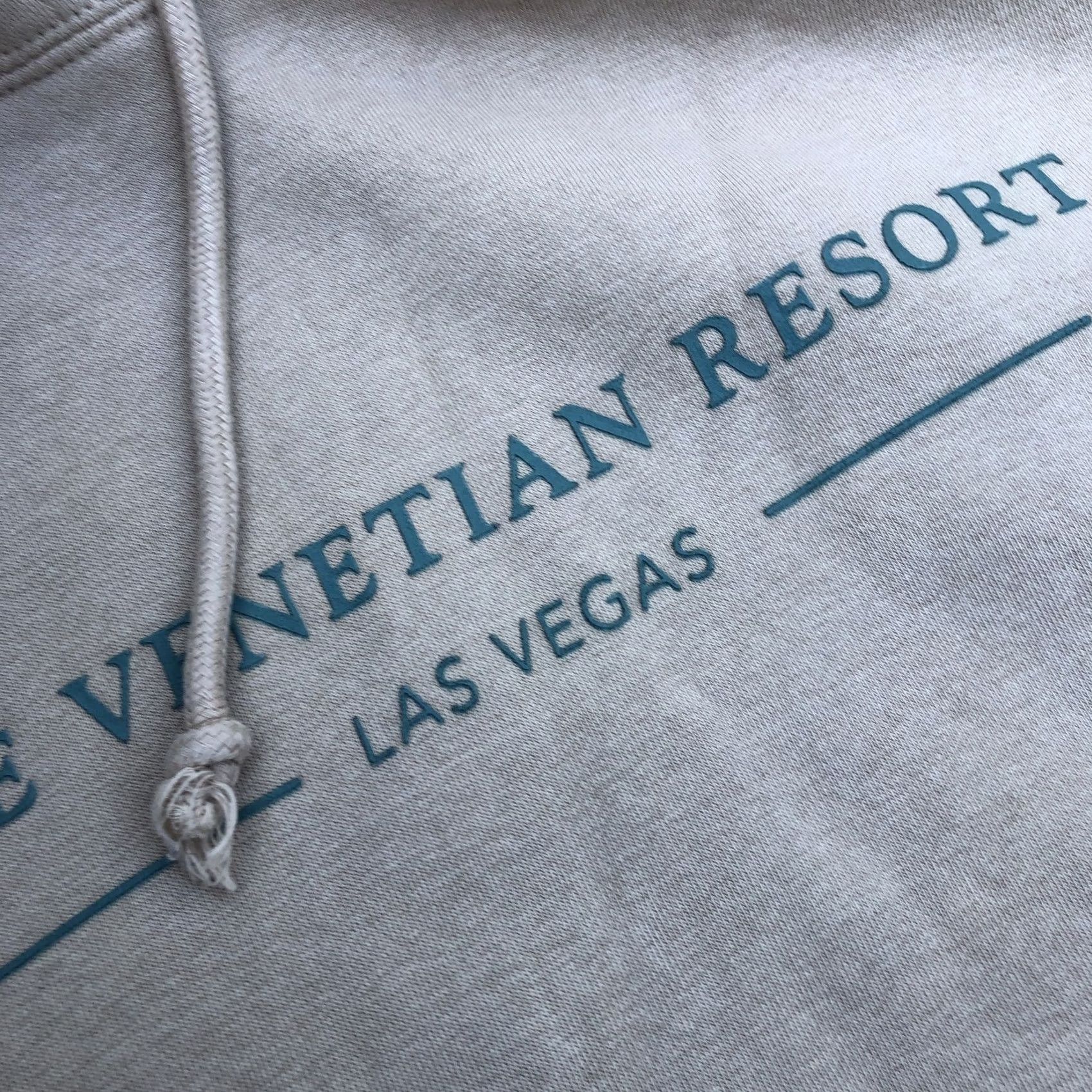 Vintage THE VENETIAN RESORT LAS VEGAS Hoodie Sweatshirt Men MEDIUM Pullover Beige Sweater Size US M / EU 48-50 / 2 - 3 Thumbnail