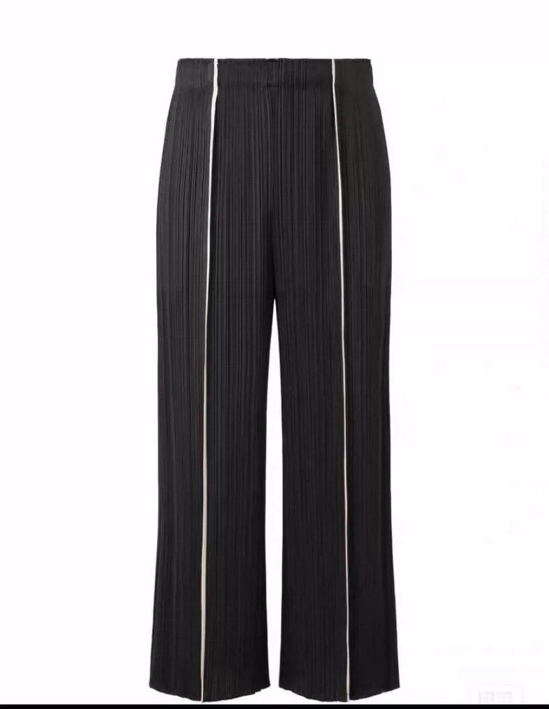 Issey Miyake Issey Miyake size:3 Black pleated trousers Size 23" - 1 Thumbnail