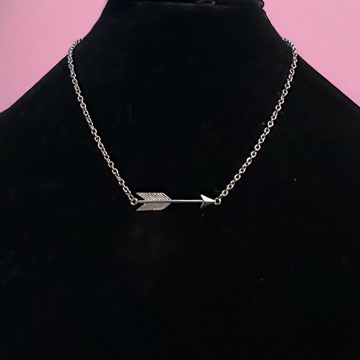 Other Silver tone cupids arrow necklace Size ONE SIZE - 1 Thumbnail