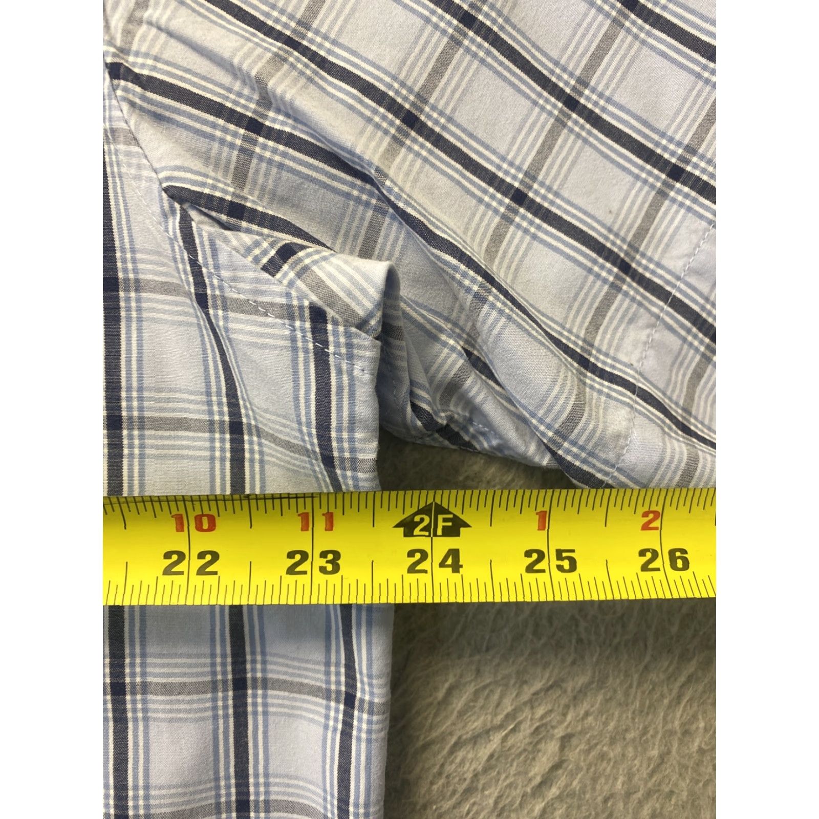 Izod IZOD Button-Up Shirt Men's Large Blue Short Sleeve Regular Fit Solid Classic Size US L / EU 52-54 / 3 - 6 Thumbnail