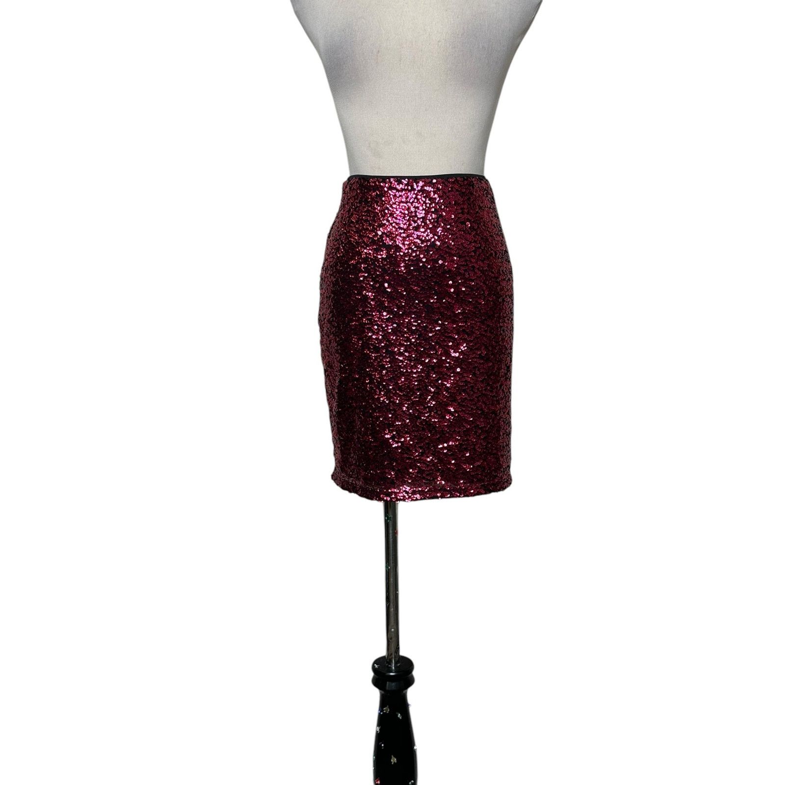 H&M H&M Divided fuchsia sequin pull on mini skirt size Small Size 27" / US 4 / IT 40 - 13 Thumbnail