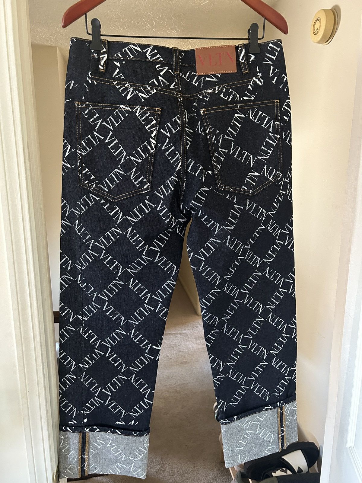 Valentino Valentino Garavani all over print Logo Jeans denim 🇮🇹 VLTN Size US 31 - 2 Thumbnail