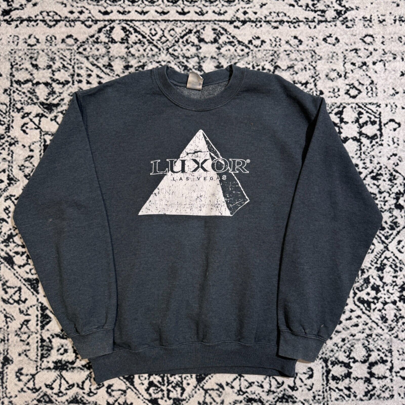Vintage Vintage Unisex Gray Cotton Crewneck Size S Luxor Casino 90s Size US S / EU 44-46 / 1 - 1 Thumbnail