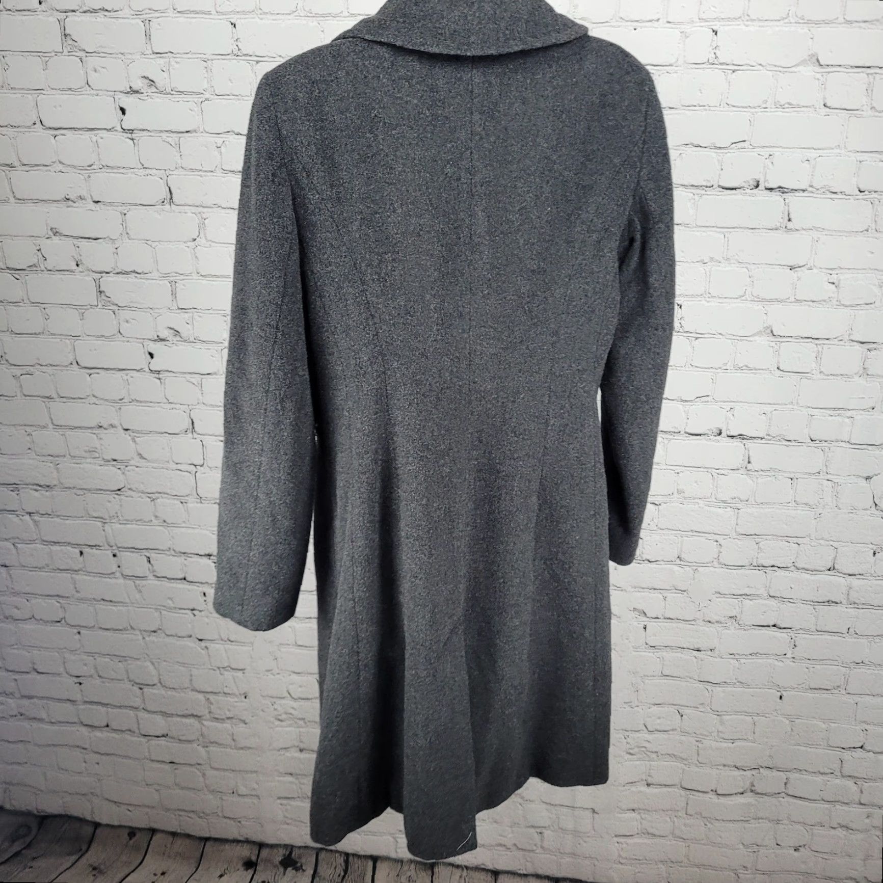 Ann Taylor VINTAGE Ann Taylor Grey Wool Blend Buttoned Shawl Collar Lined Over Coat Size 8 Size M / US 6-8 / IT 42-44 - 2 Thumbnail