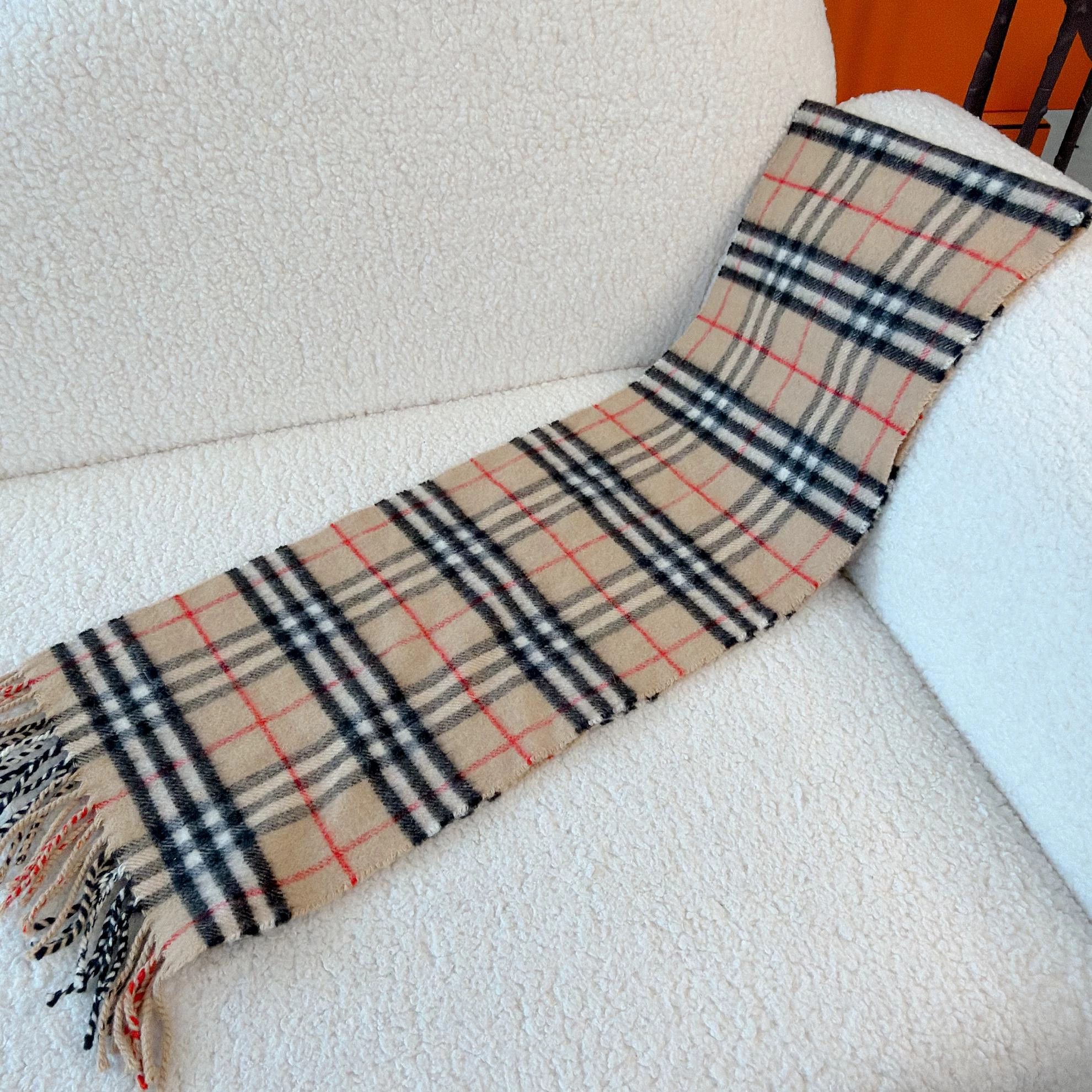 Burberry Burberry Narrow Check Cashmere Scarf 8129 Size ONE SIZE - 2 Thumbnail