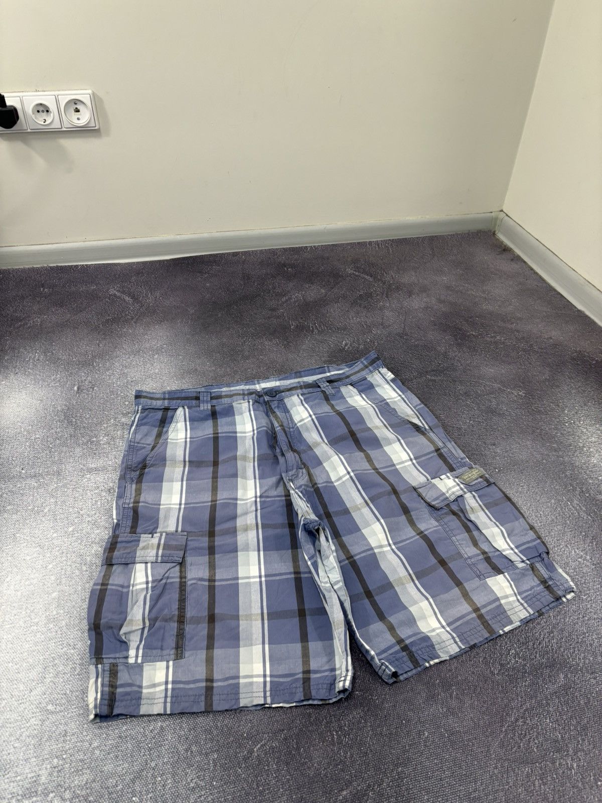 Vintage Vintage Wrangler USA Blue Check Utility Hype Cargo Shorts Size US 38 / EU 54 - 4 Thumbnail