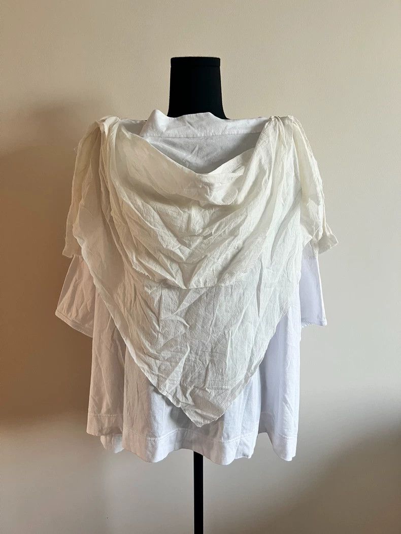 Vivienne Westwood Vivienne Westwood White mid-sleeve with pendant design Size M / US 6-8 / IT 42-44 - 1 Thumbnail