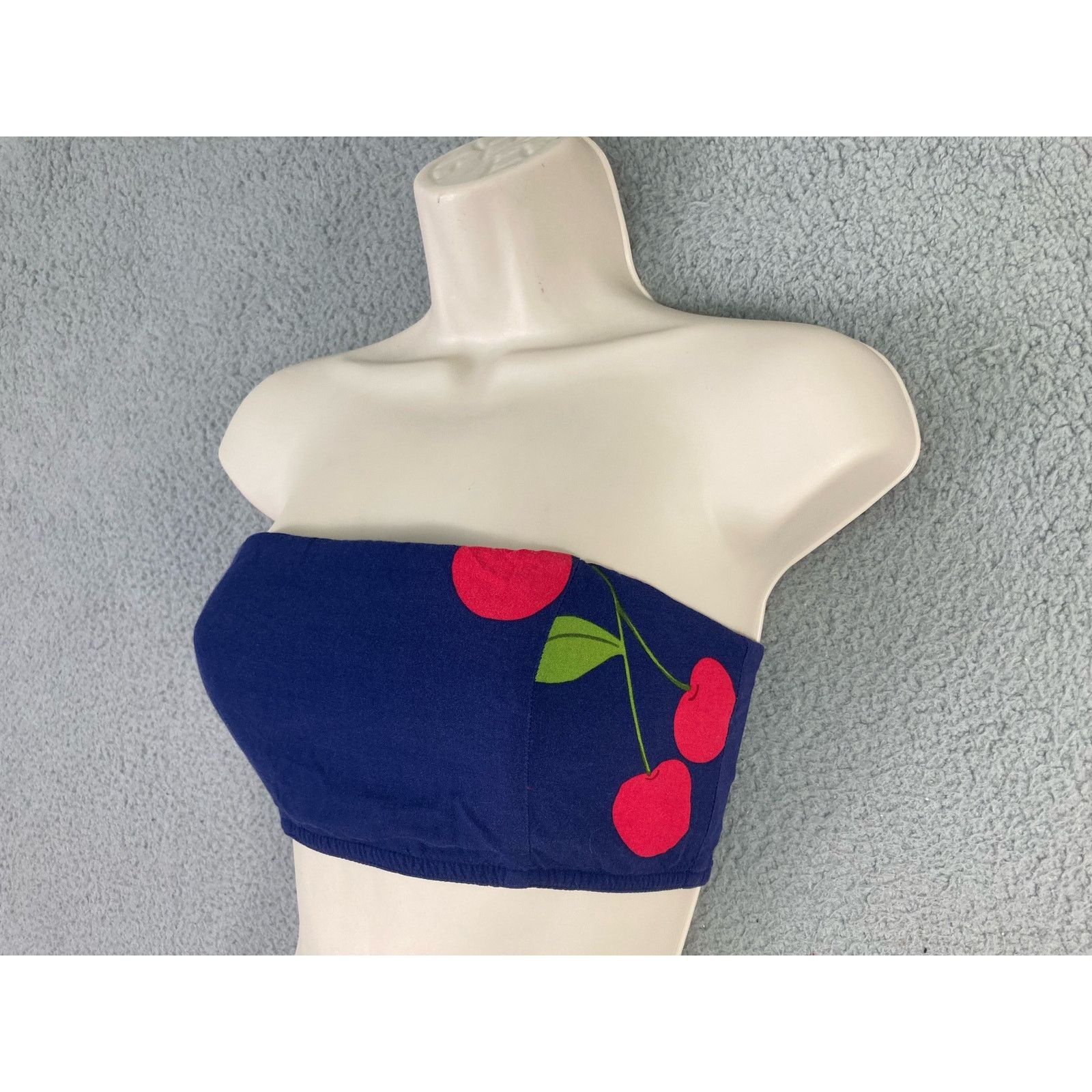 Forever 21 Forever 21 Women's S Cherry Print Tube Top Casual Fashion Size S / US 4 / IT 40 - 3 Thumbnail