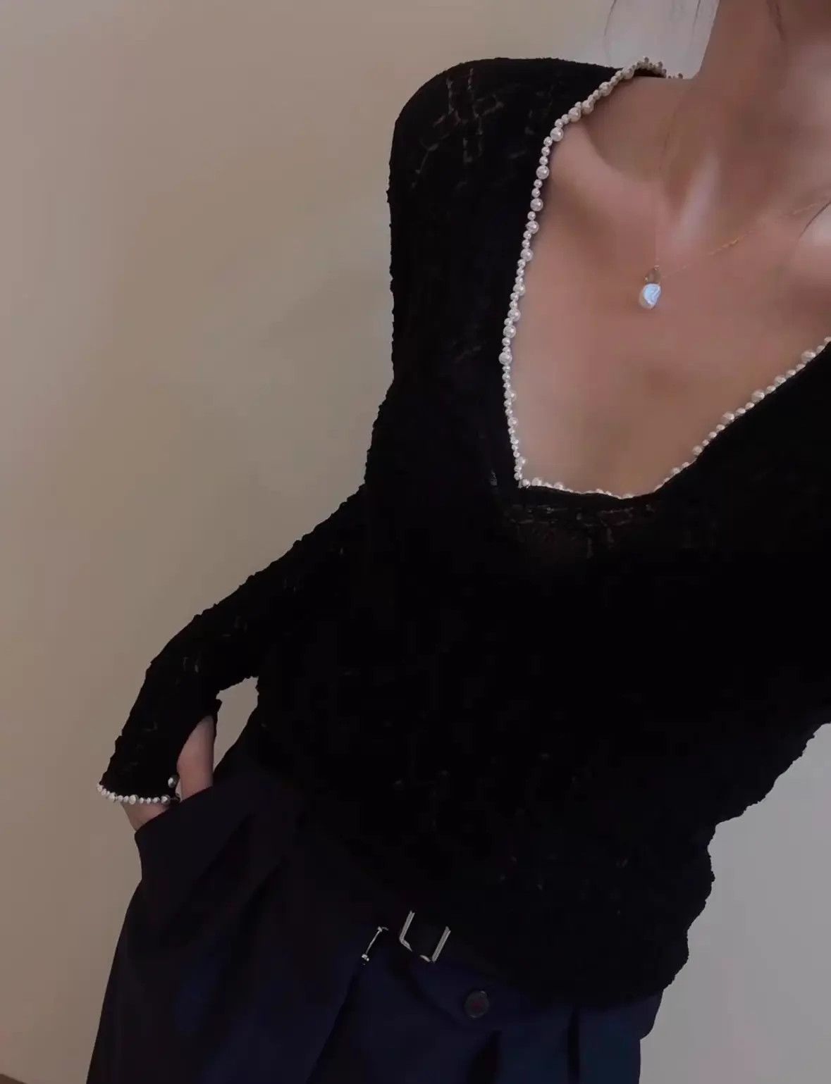 Chanel Chanel 22b Black Double C Pearl V-neck Wool Knit Top 36 Size XS / US 0-2 / IT 36-38 - 3 Thumbnail